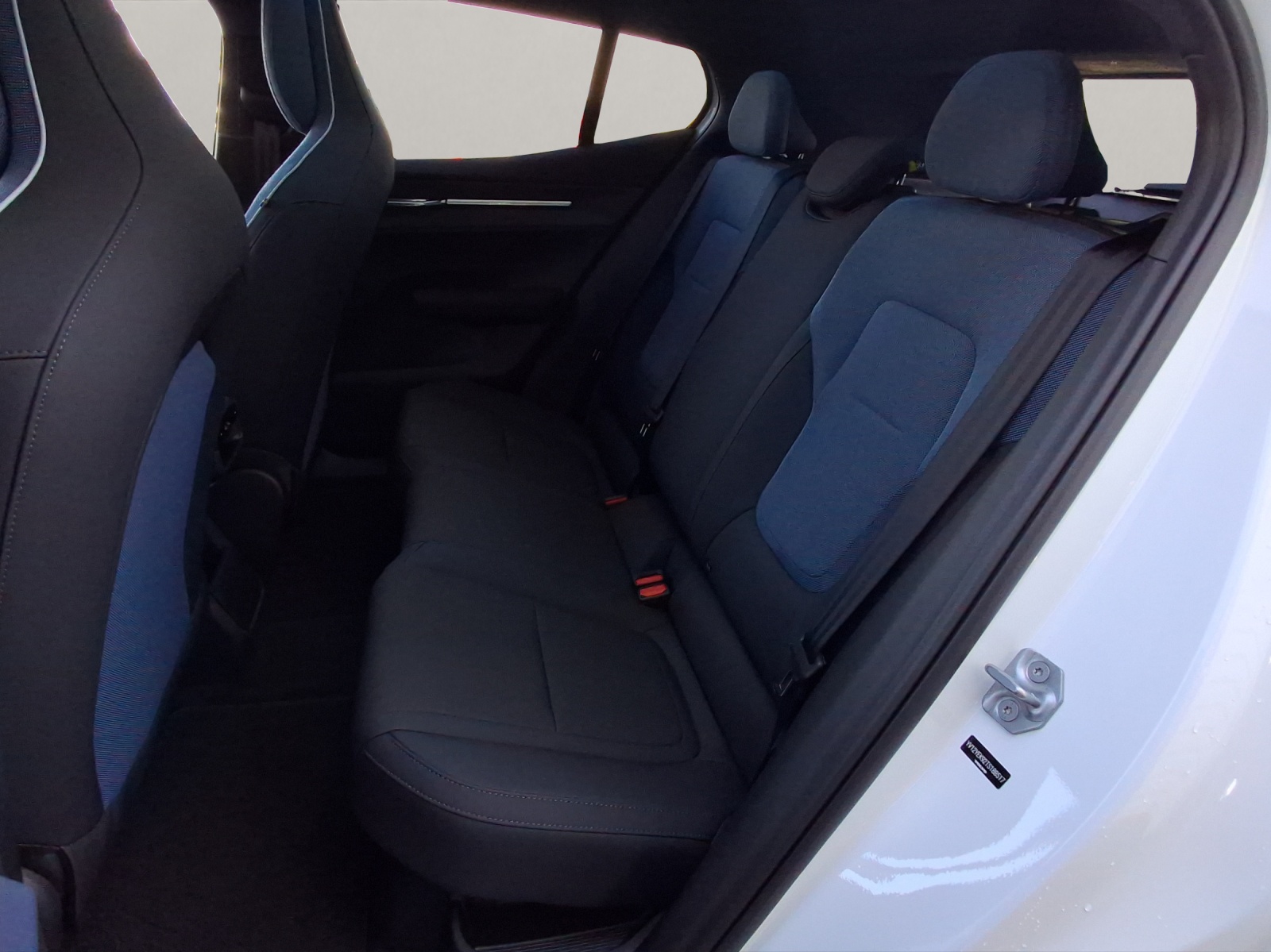 VOLVO EX30 CC E60 Twin Performance AWD-image-12