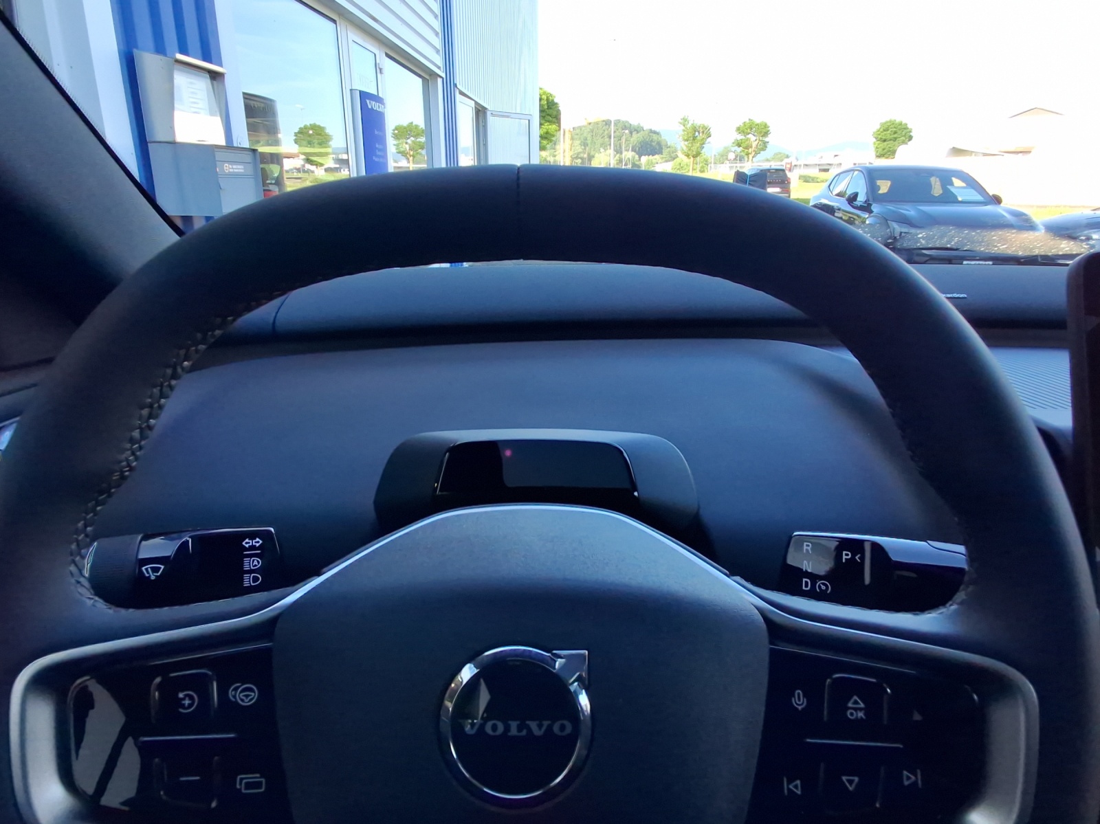 VOLVO EX30 CC E60 Twin Performance AWD-image-8