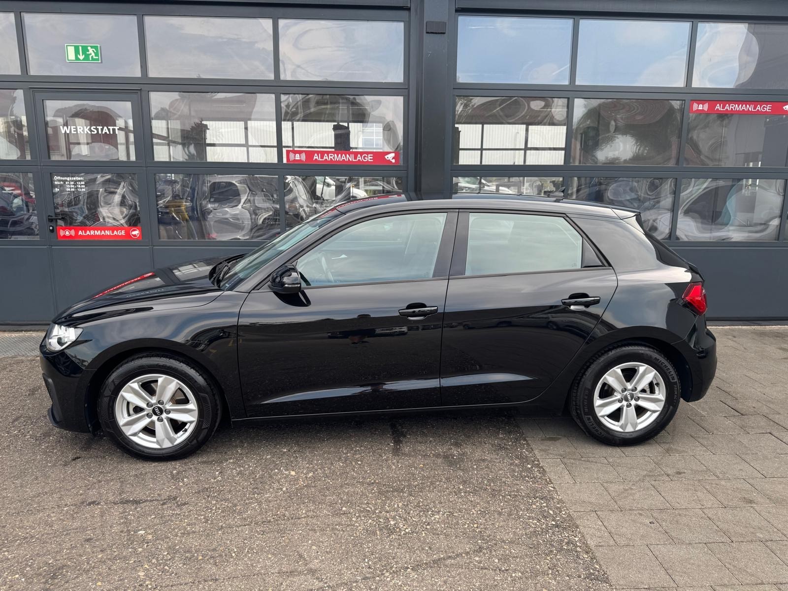 AUDI A1 Sportback 30 TFSI-image-3