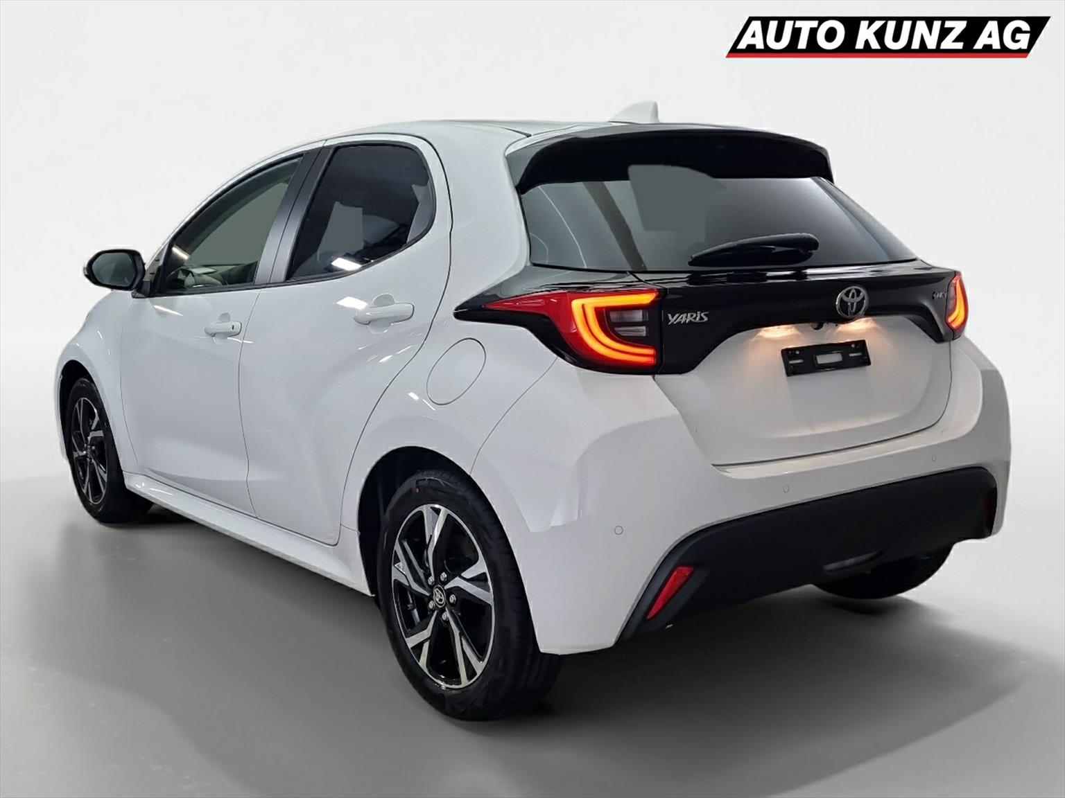 TOYOTA Yaris 1.5 Hybrid e-CVT Trend-showroom-element-1