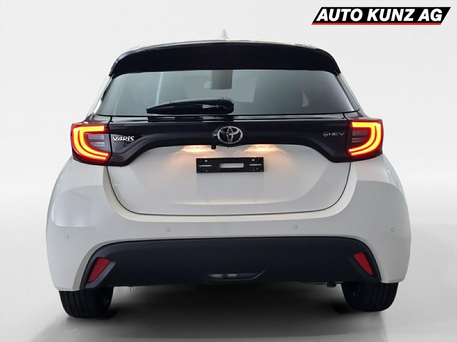 TOYOTA Yaris 1.5 Hybrid e-CVT Trend-showroom-element-3