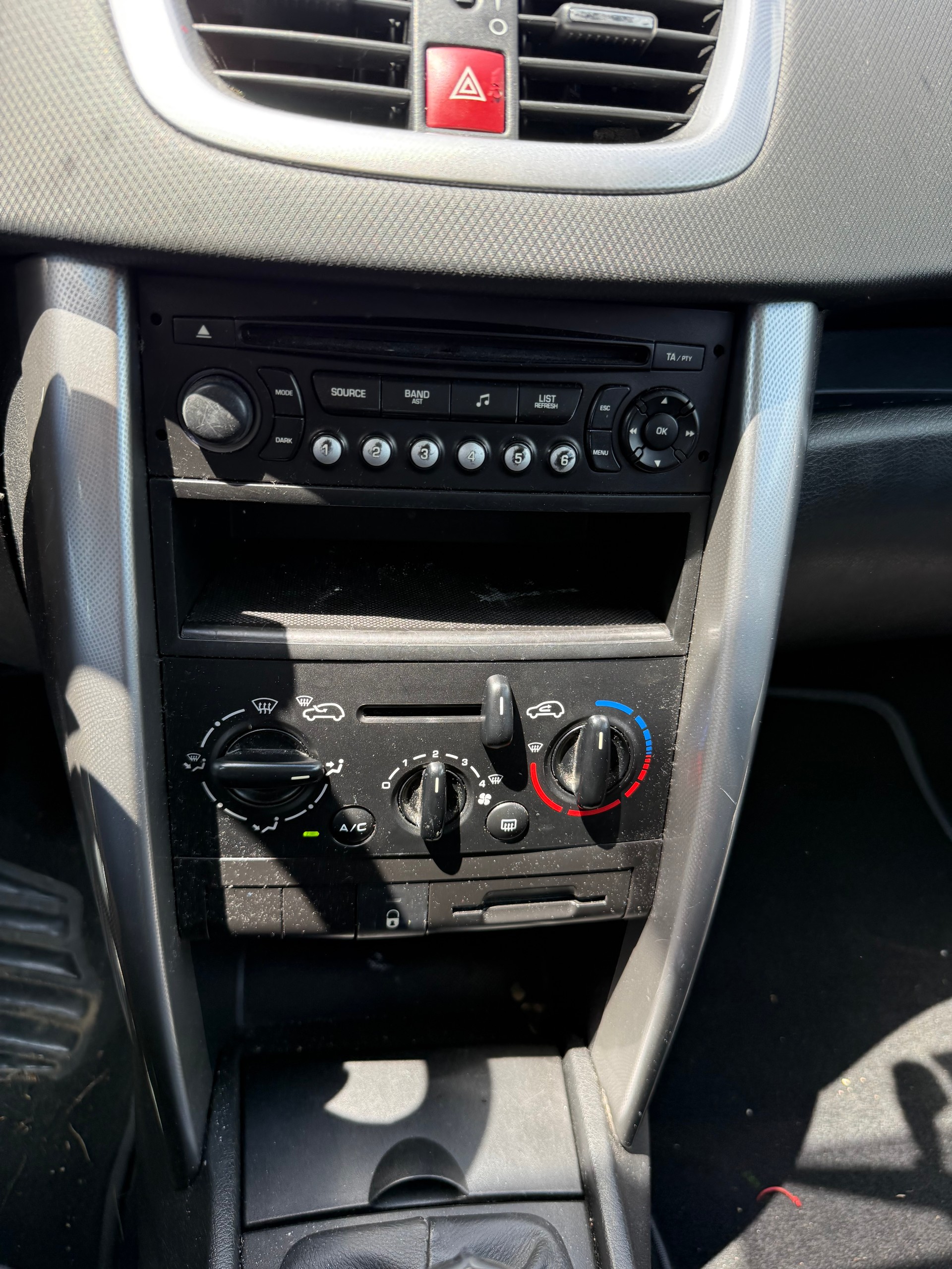 PEUGEOT 207 1.6 16V XS-image-7