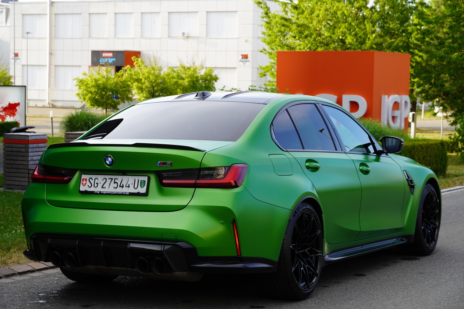 BMW M3 Competition M xDrive//M Carbon Schalensitze//Frozen Tampa Bay Green//-image-4
