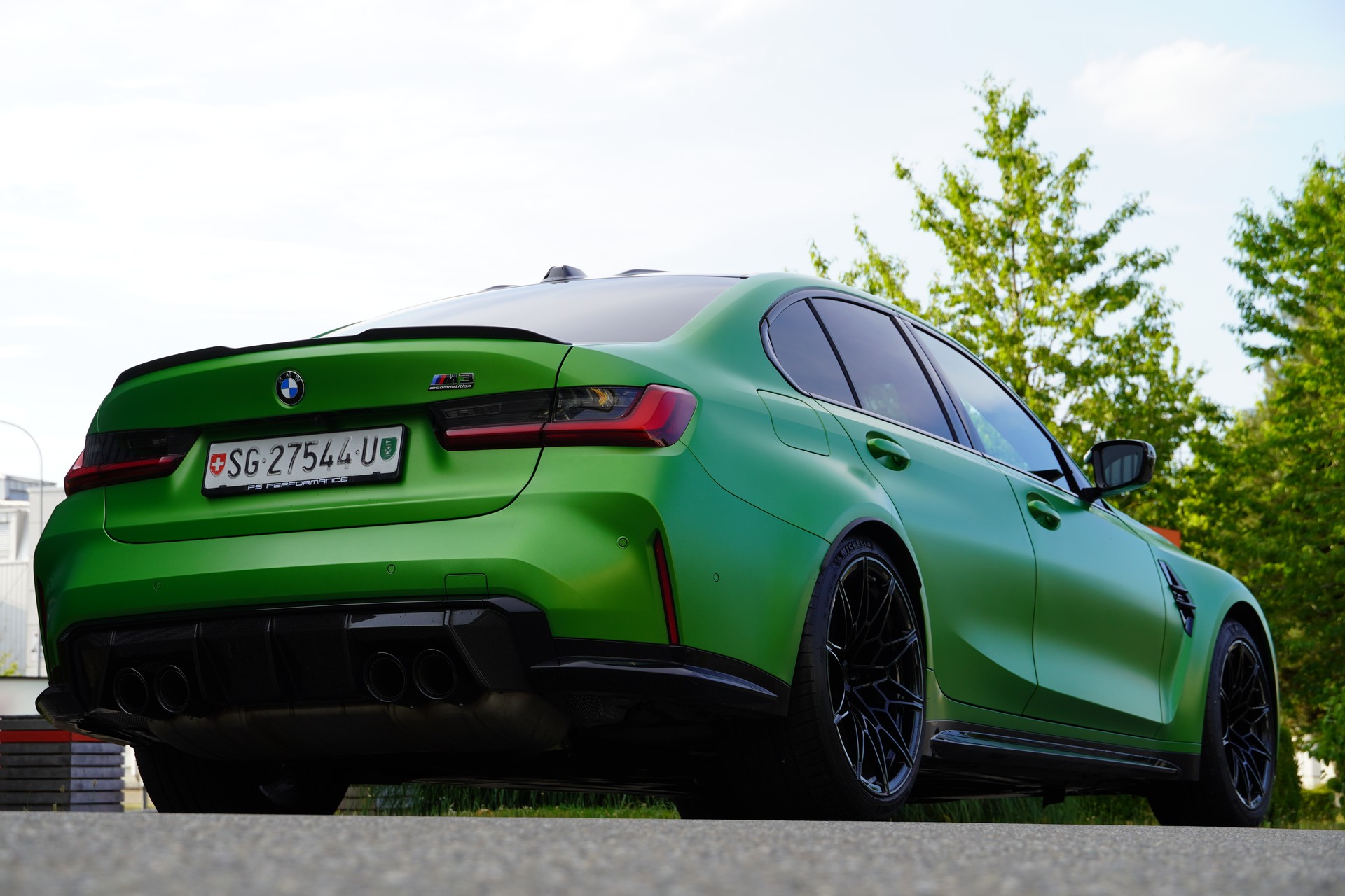 BMW M3 Competition M xDrive//M Carbon Schalensitze//Frozen Tampa Bay Green//-image-5
