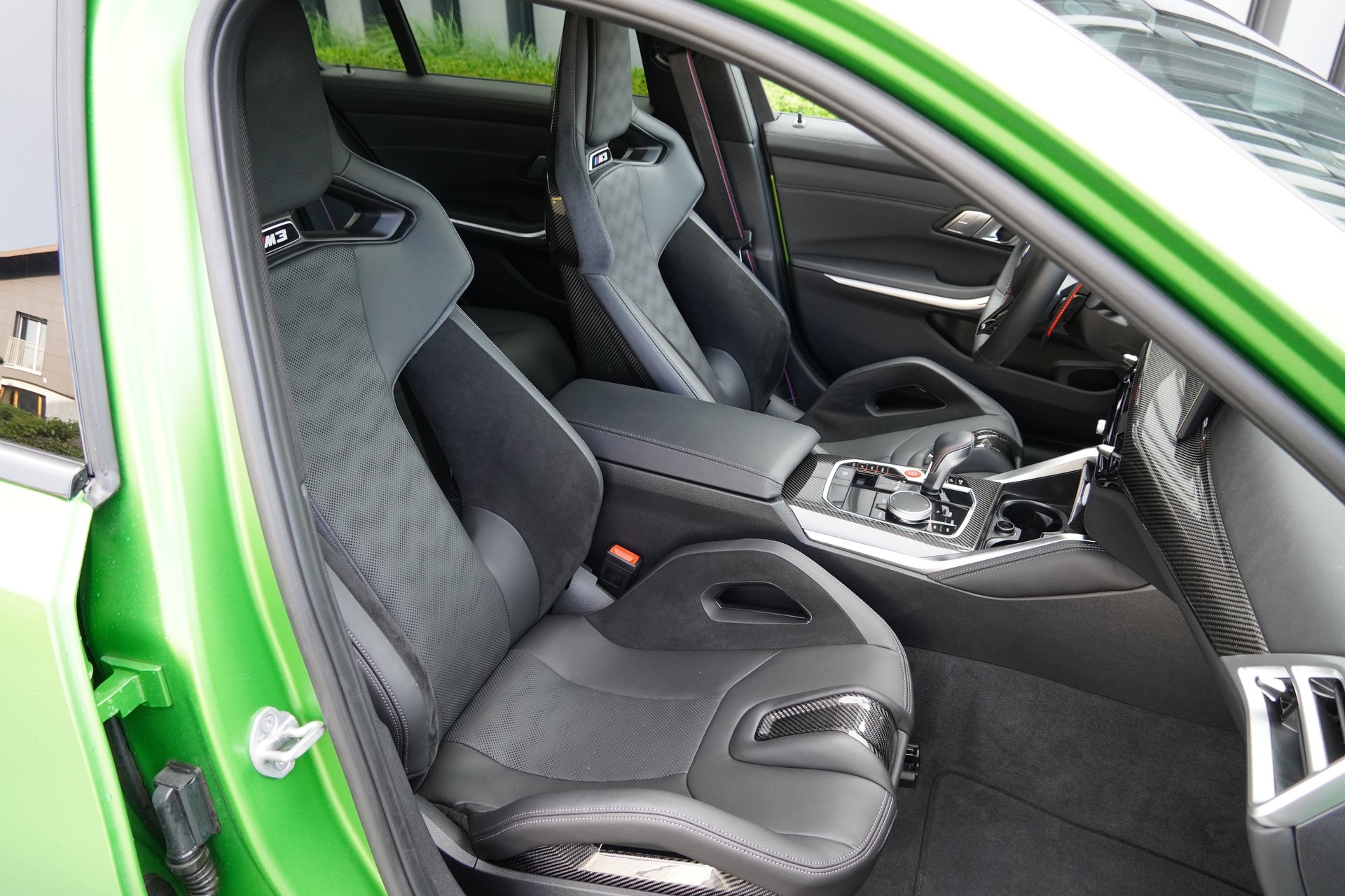 BMW M3 Competition M xDrive//M Carbon Schalensitze//Frozen Tampa Bay Green//-image-8
