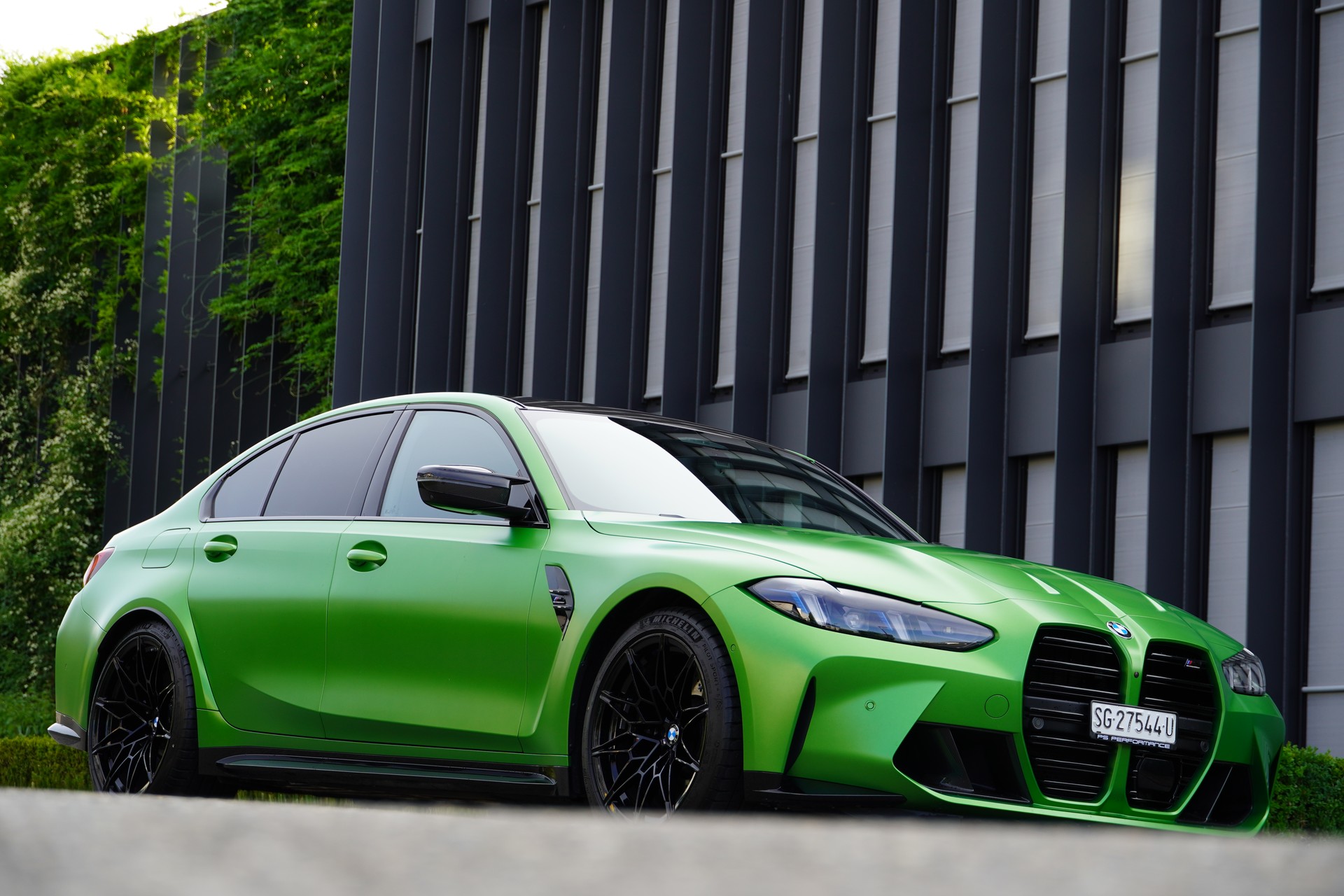 BMW M3 Competition M xDrive//M Carbon Schalensitze//Frozen Tampa Bay Green//-image-1
