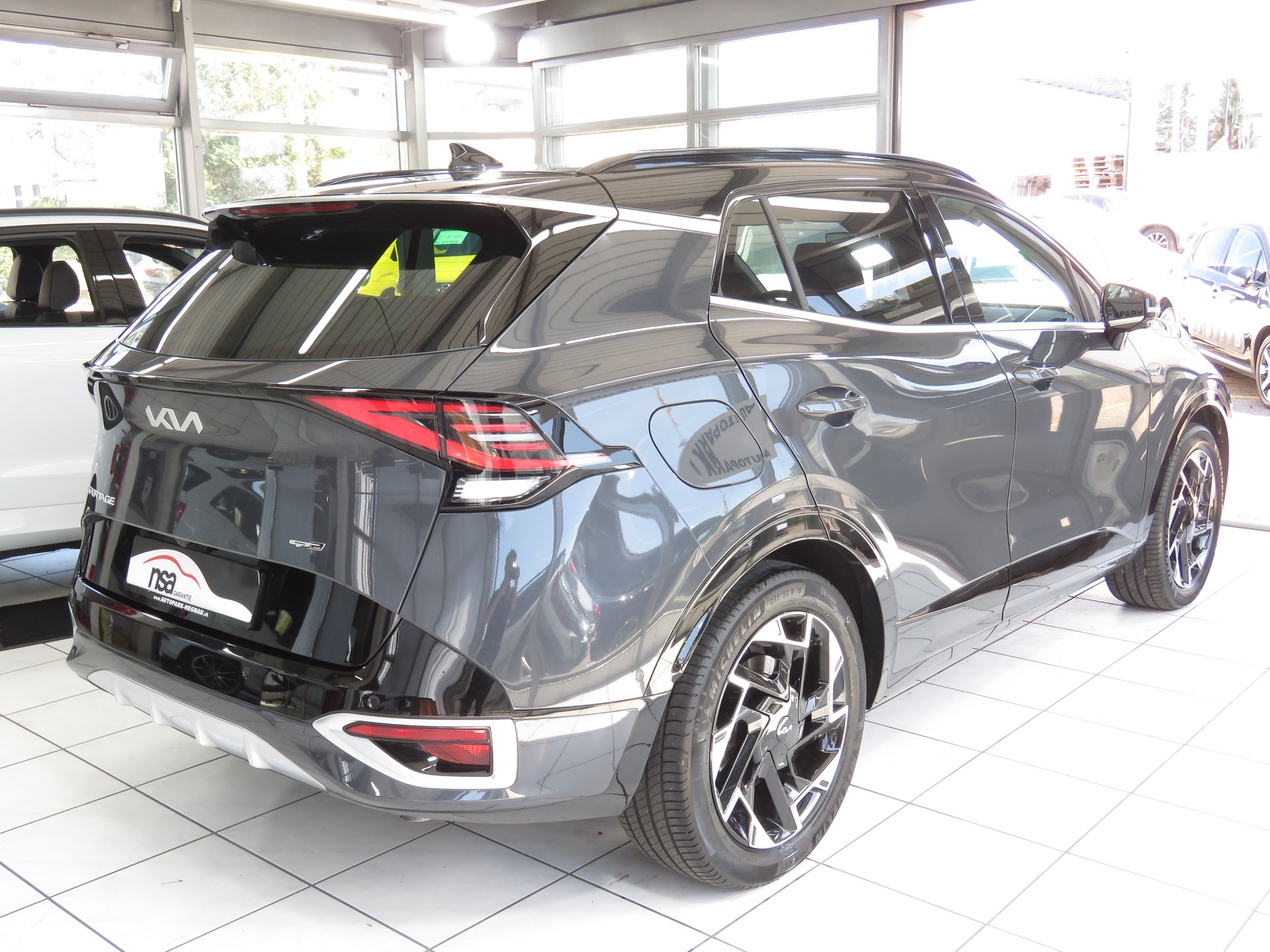 KIA Sportage 1.6T-GDi PHEV GT-Line 4x4 Automat-showroom-element-3