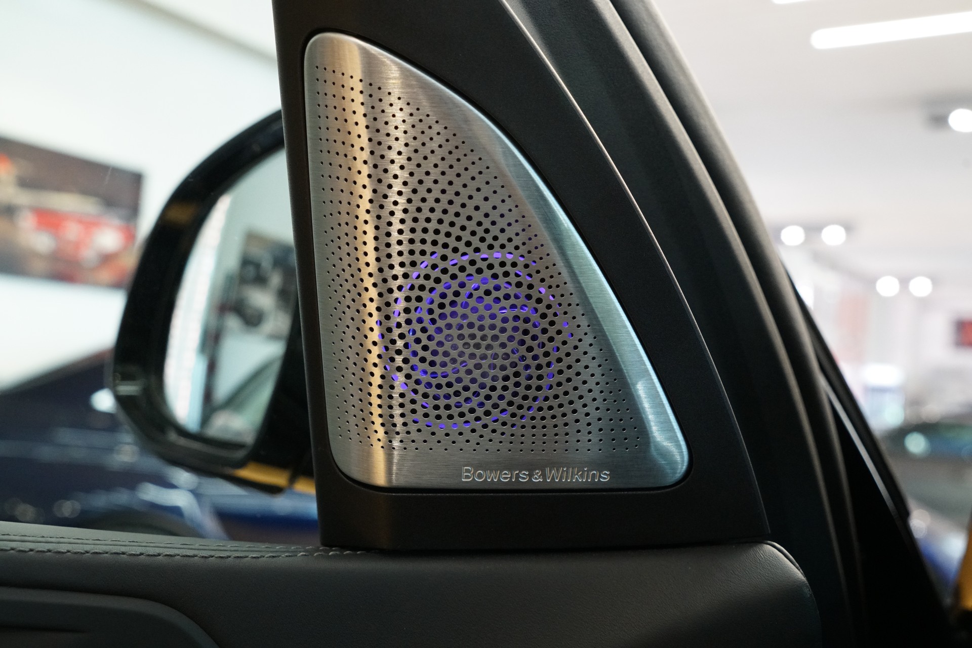 BMW X5 xDrive M50i Steptronic-image-17