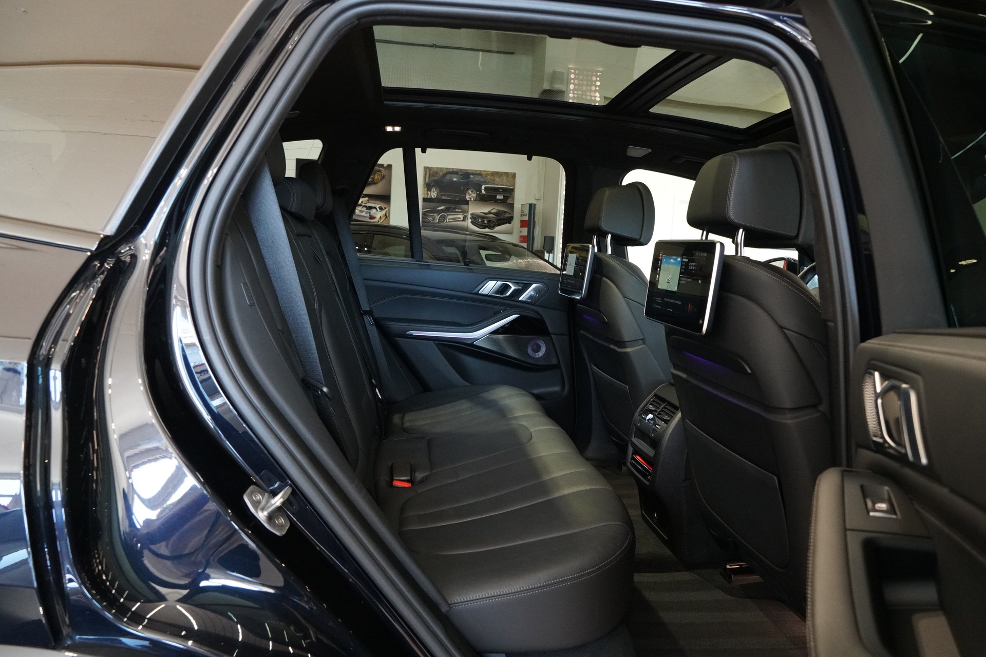 BMW X5 xDrive M50i Steptronic-image-25