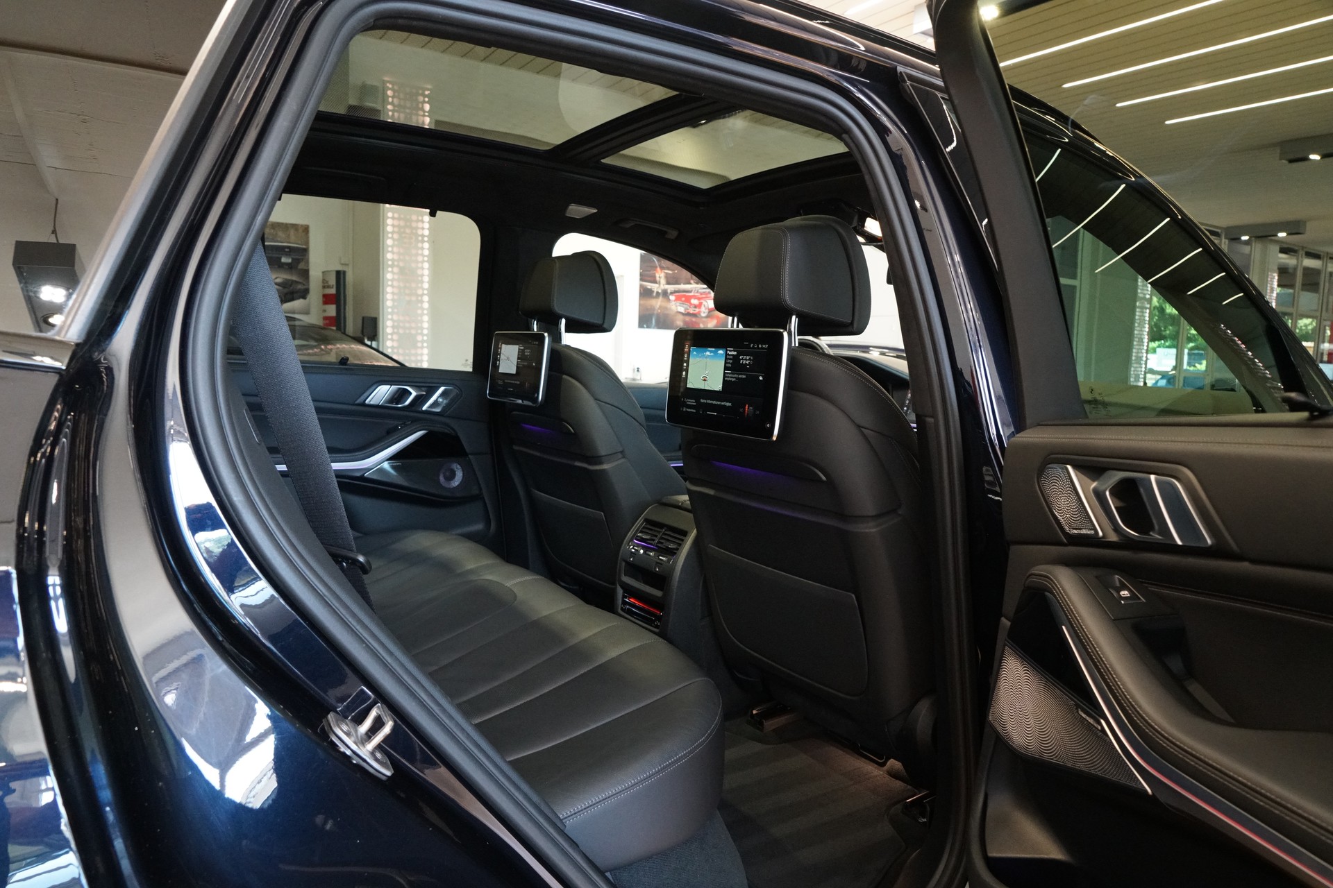 BMW X5 xDrive M50i Steptronic-image-23