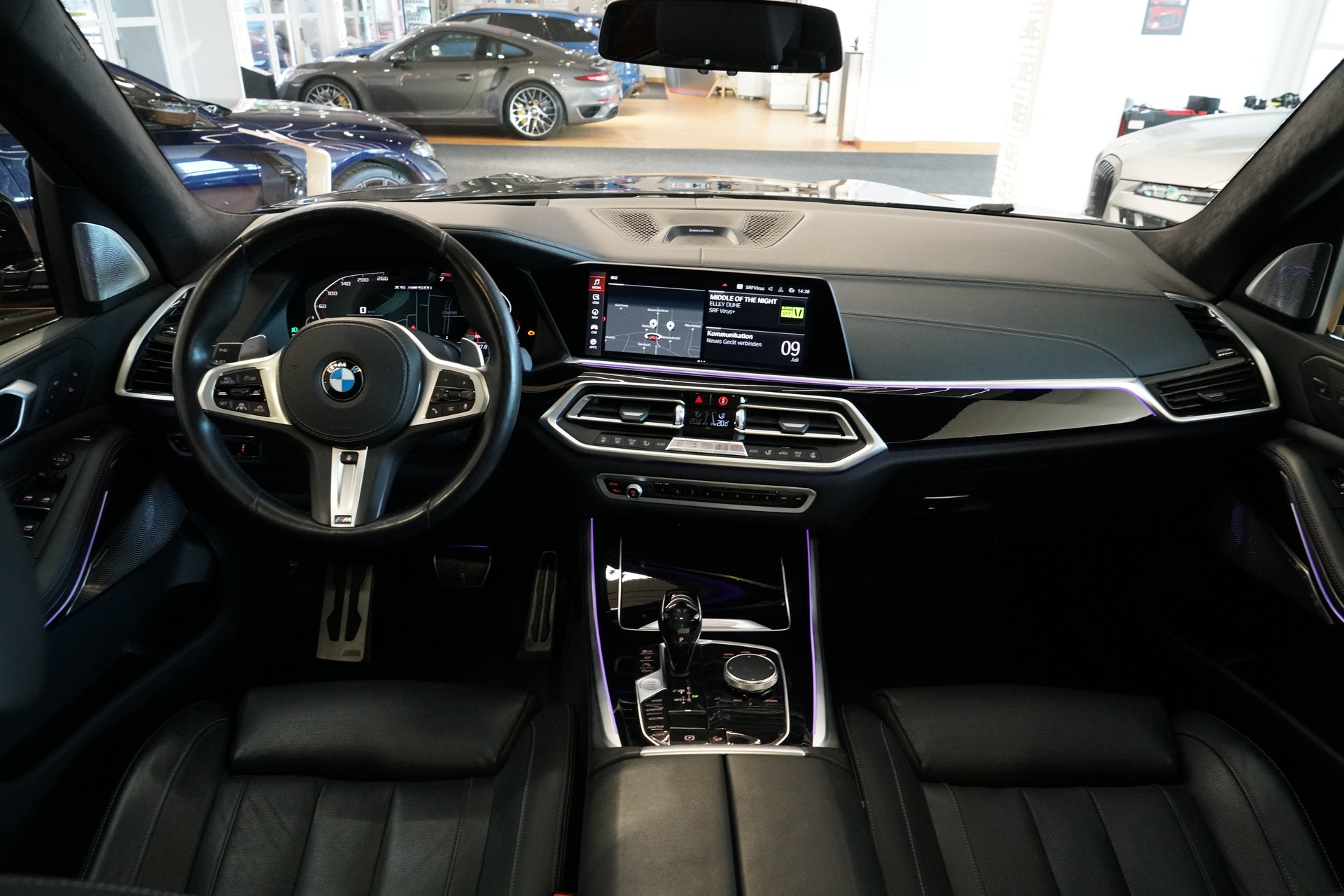 BMW X5 xDrive M50i Steptronic-image-12