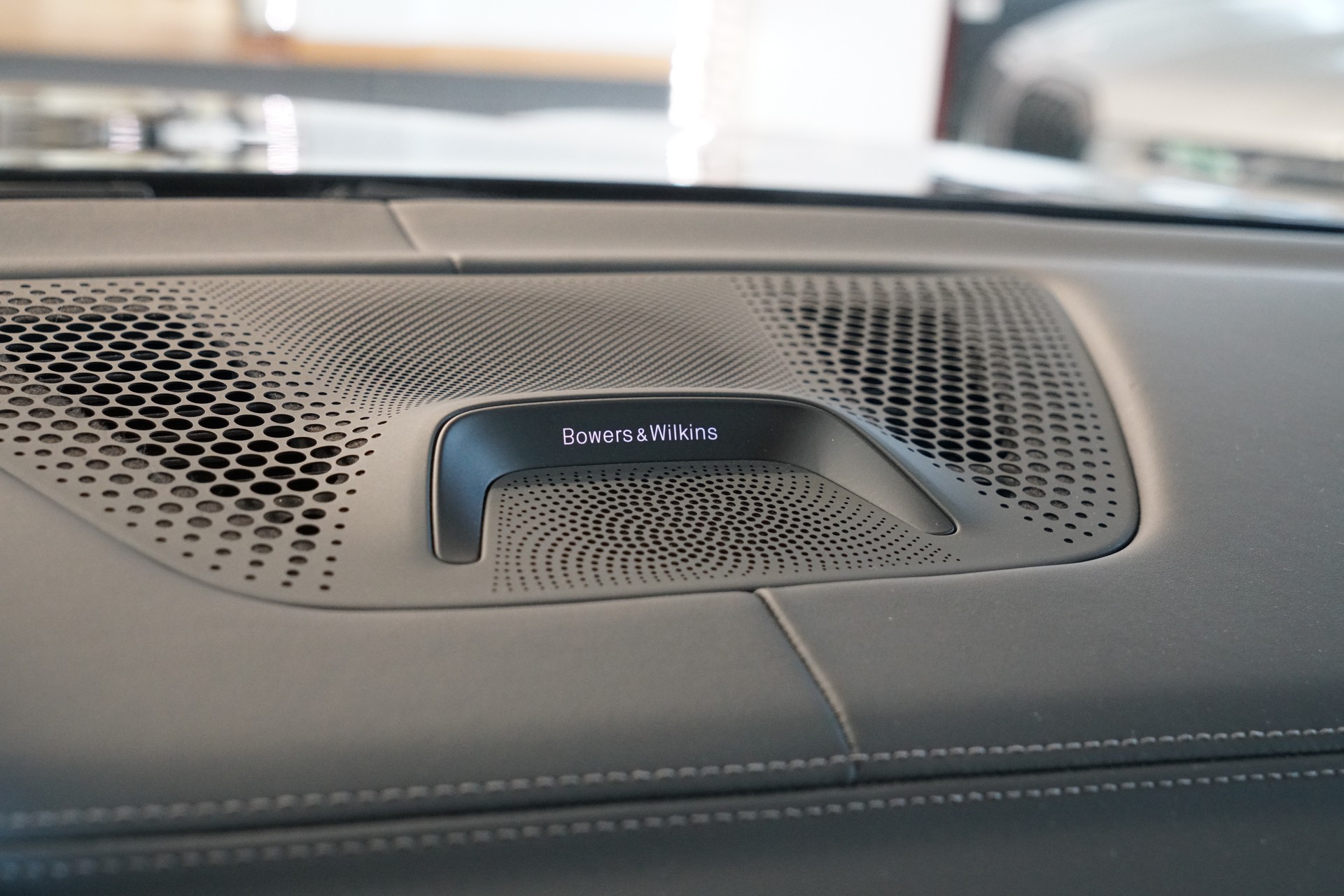 BMW X5 xDrive M50i Steptronic-image-18