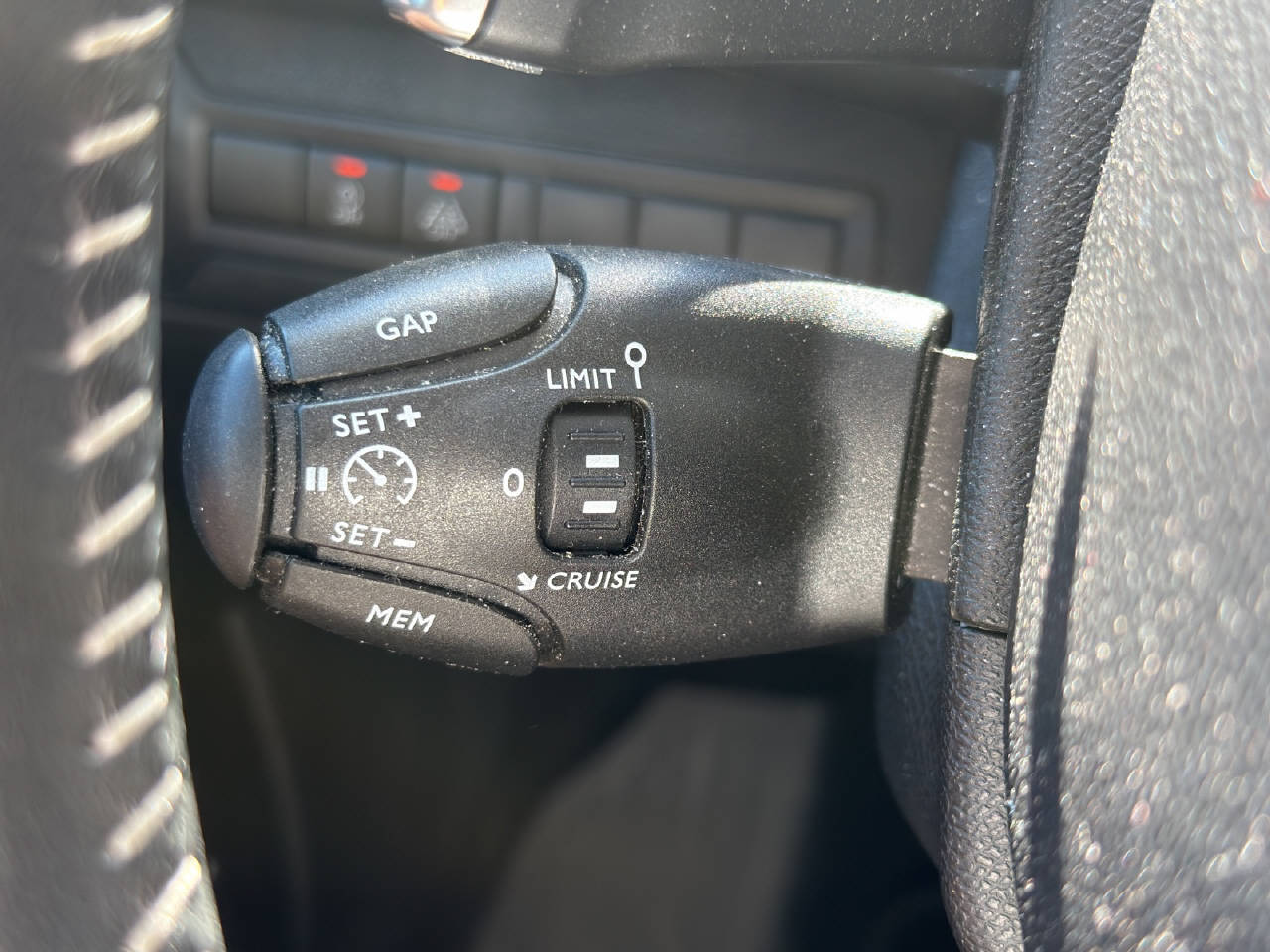 PEUGEOT 308 SW 1.5 BlueHDi Allure-image-10