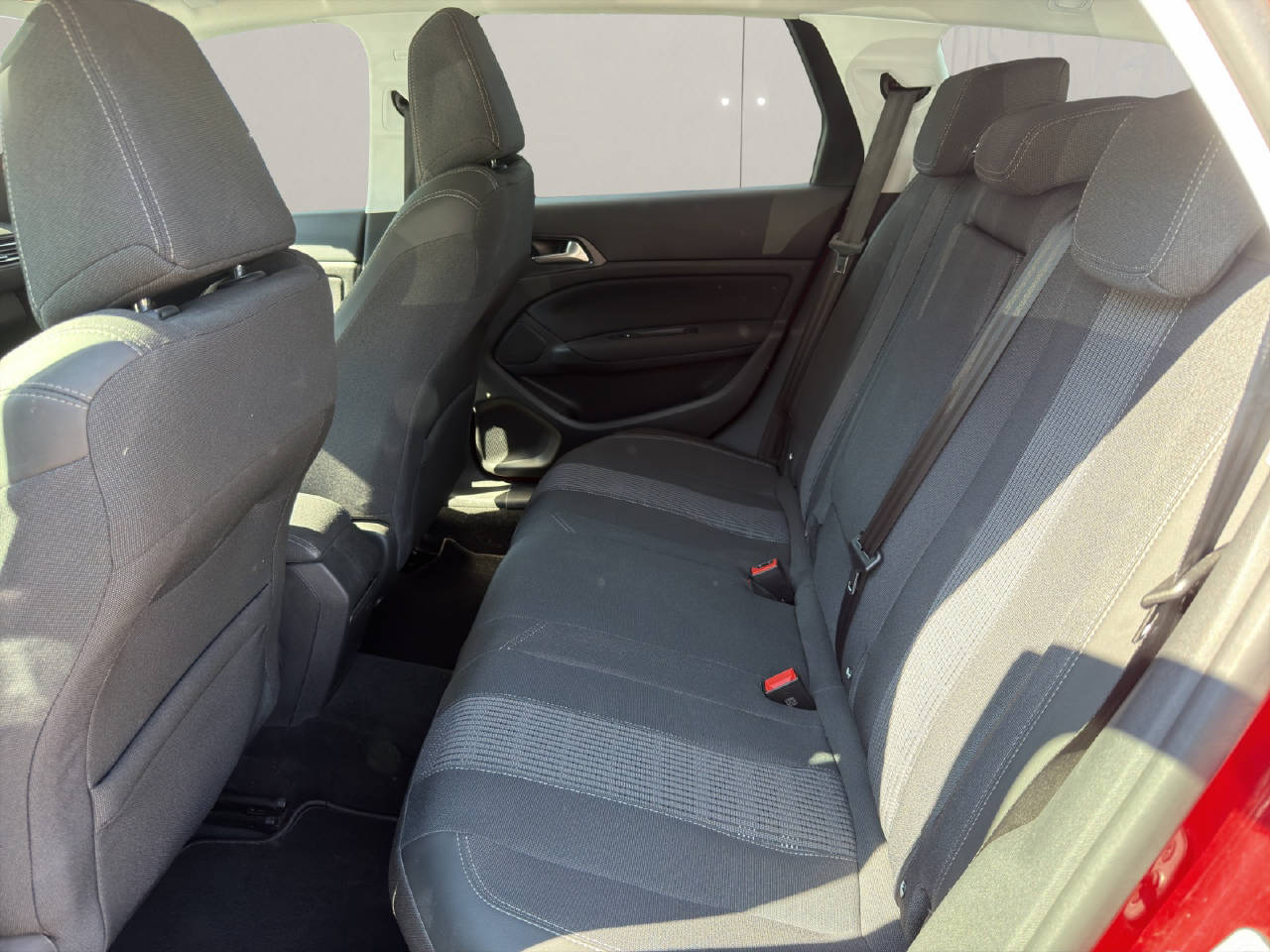 PEUGEOT 308 SW 1.5 BlueHDi Allure-image-9