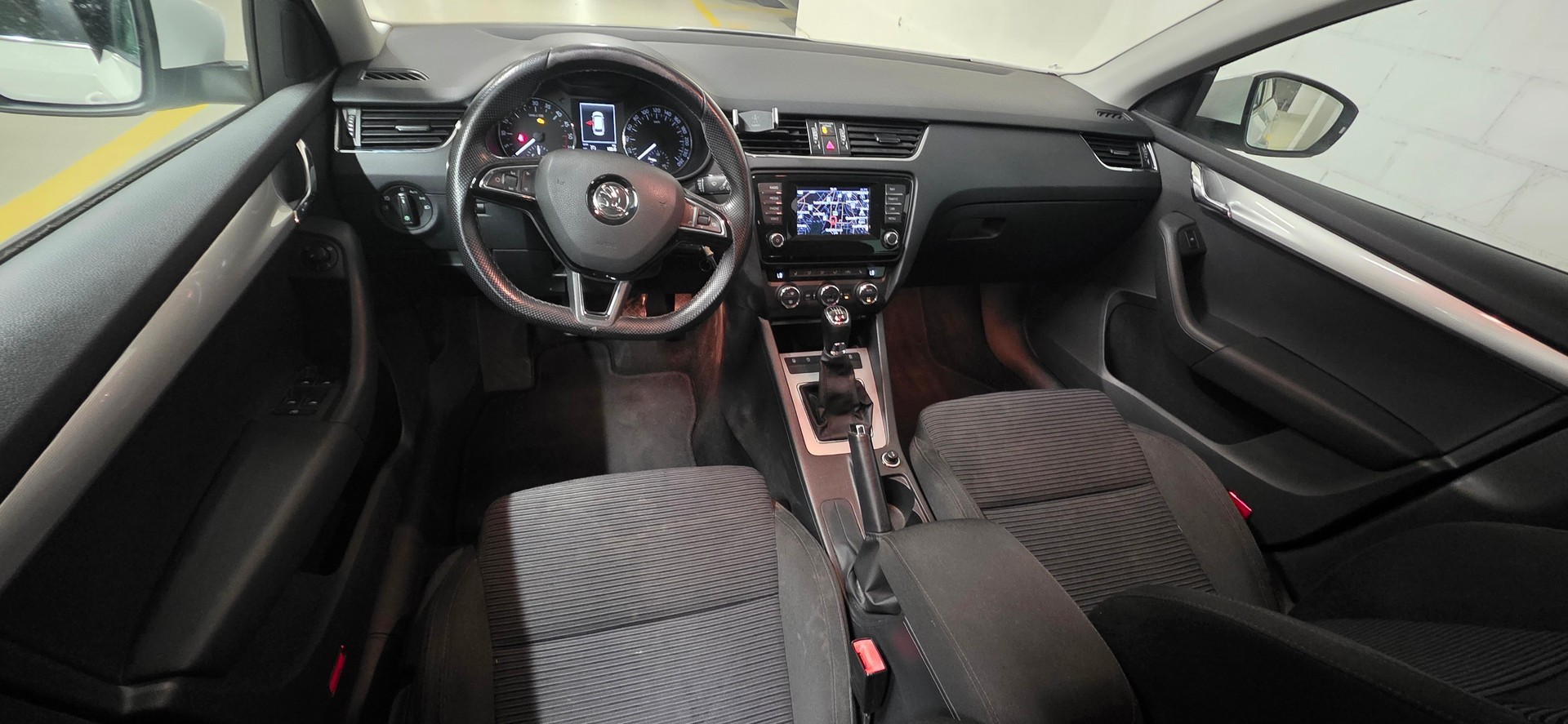 SKODA Octavia Combi 2.0 TDI Elegance 4x4-image-8