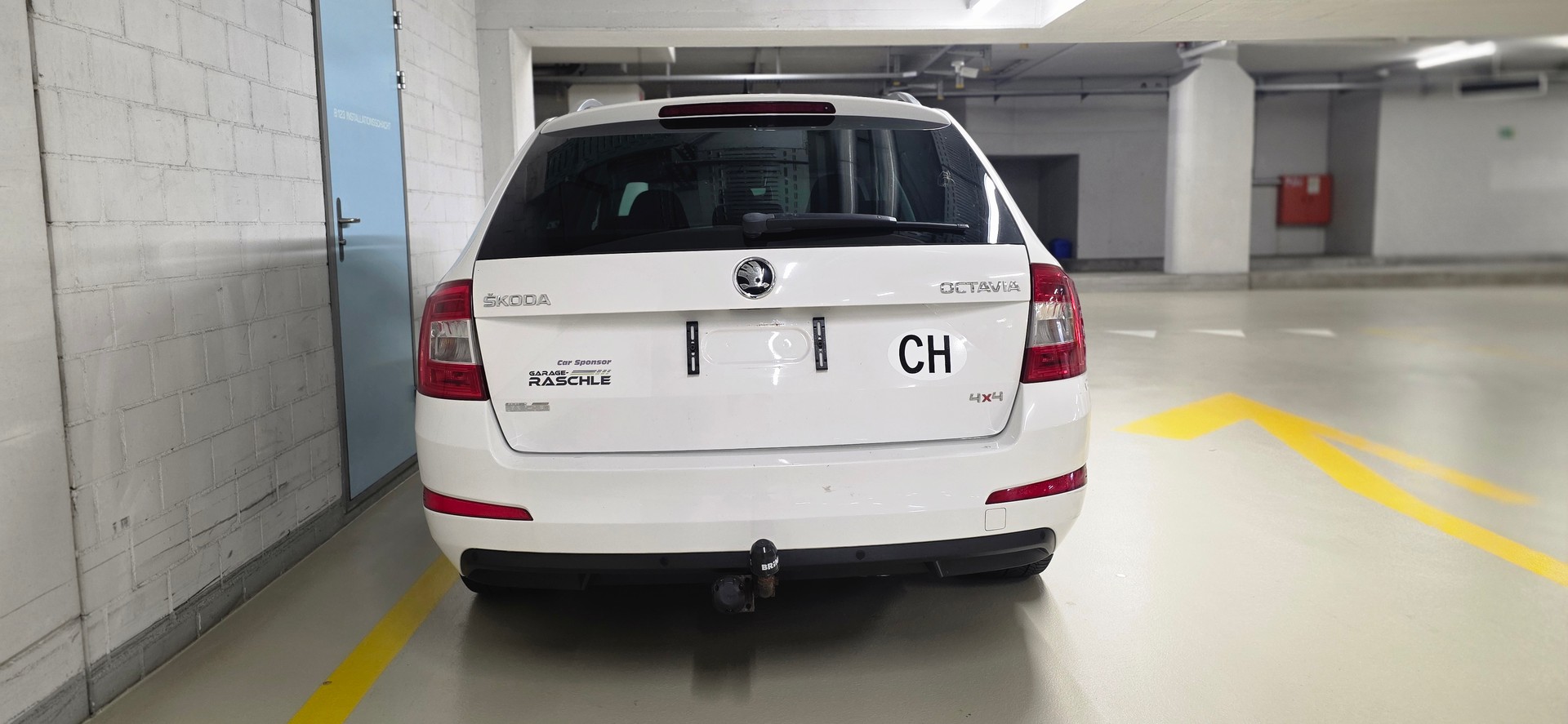 SKODA Octavia Combi 2.0 TDI Elegance 4x4-image-3