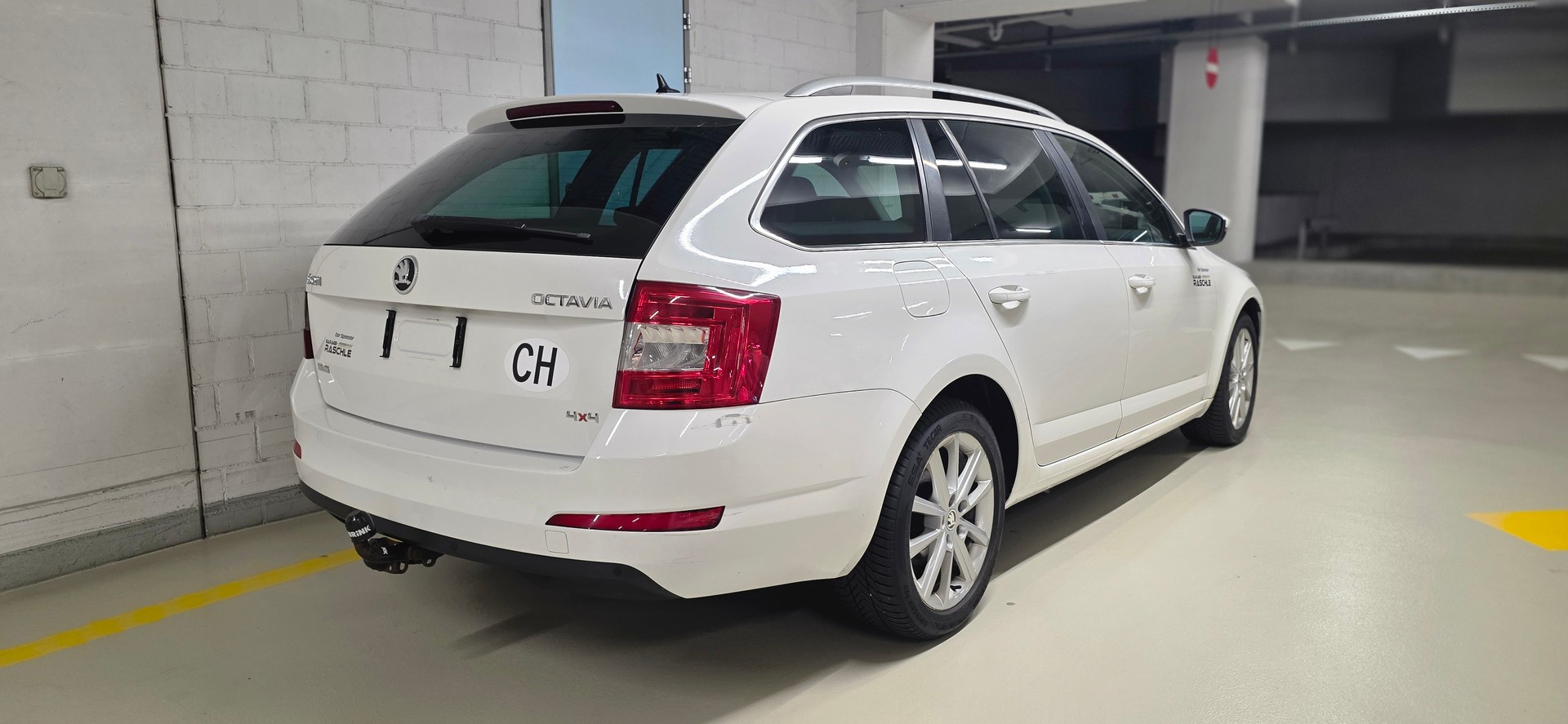 SKODA Octavia Combi 2.0 TDI Elegance 4x4-image-4