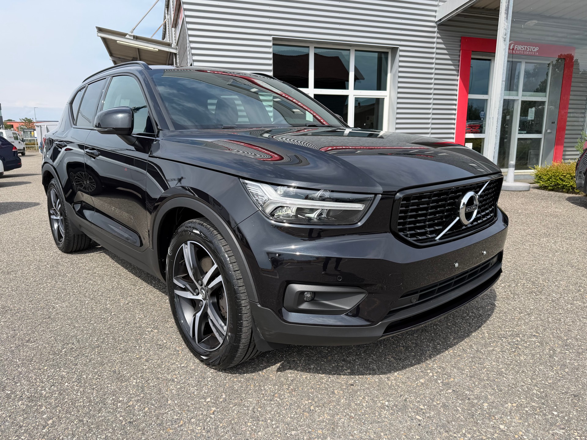 VOLVO XC40 T5 TwE R-Design DCT-image-0