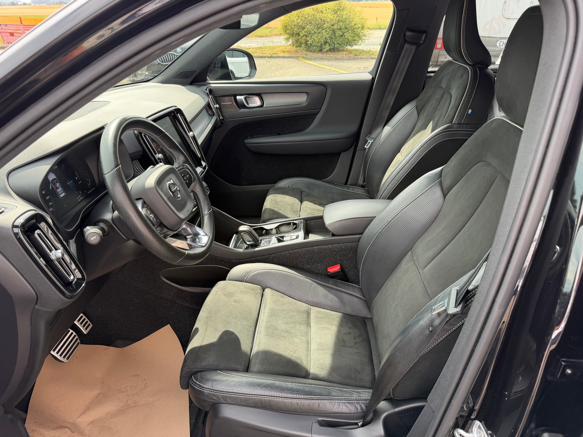 VOLVO XC40 T5 TwE R-Design DCT-image-6