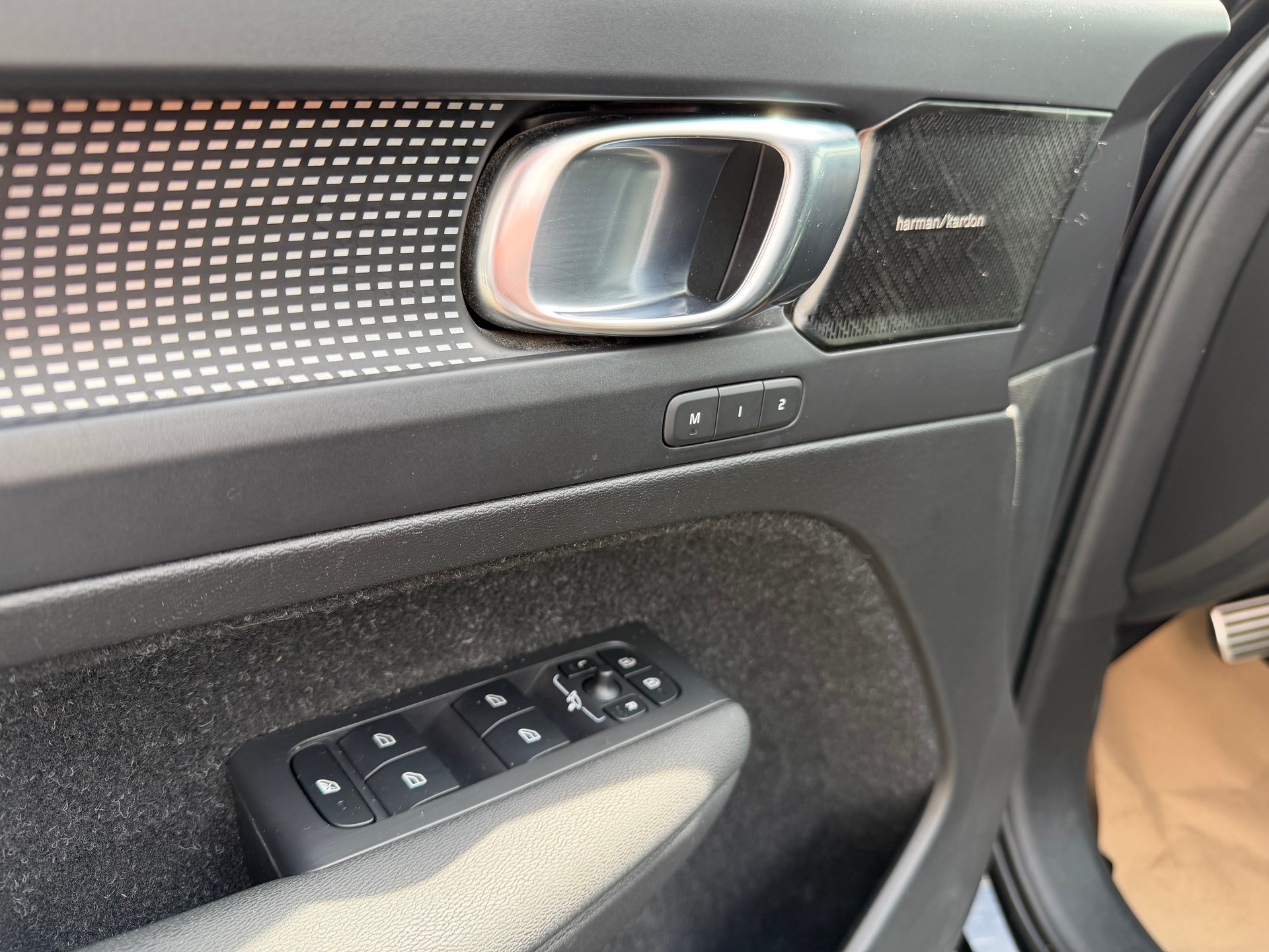 VOLVO XC40 T5 TwE R-Design DCT-image-4