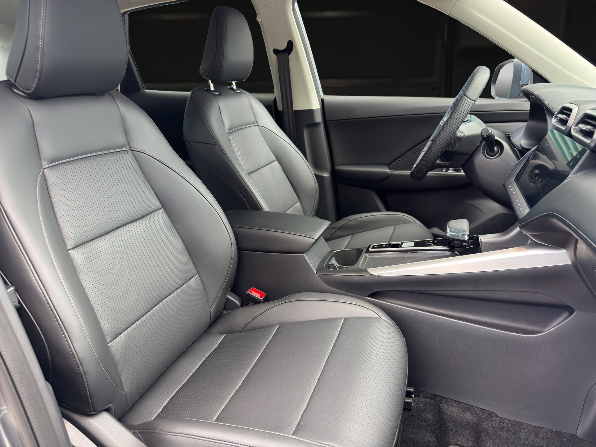 MG ZS 1.5 Hybrid+ Luxury-image-9