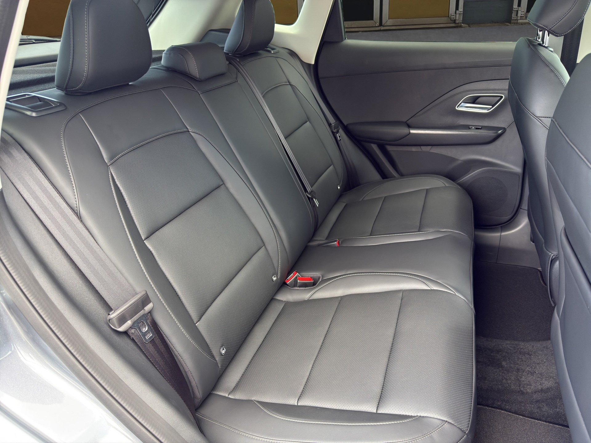 MG ZS 1.5 Hybrid+ Luxury-image-12