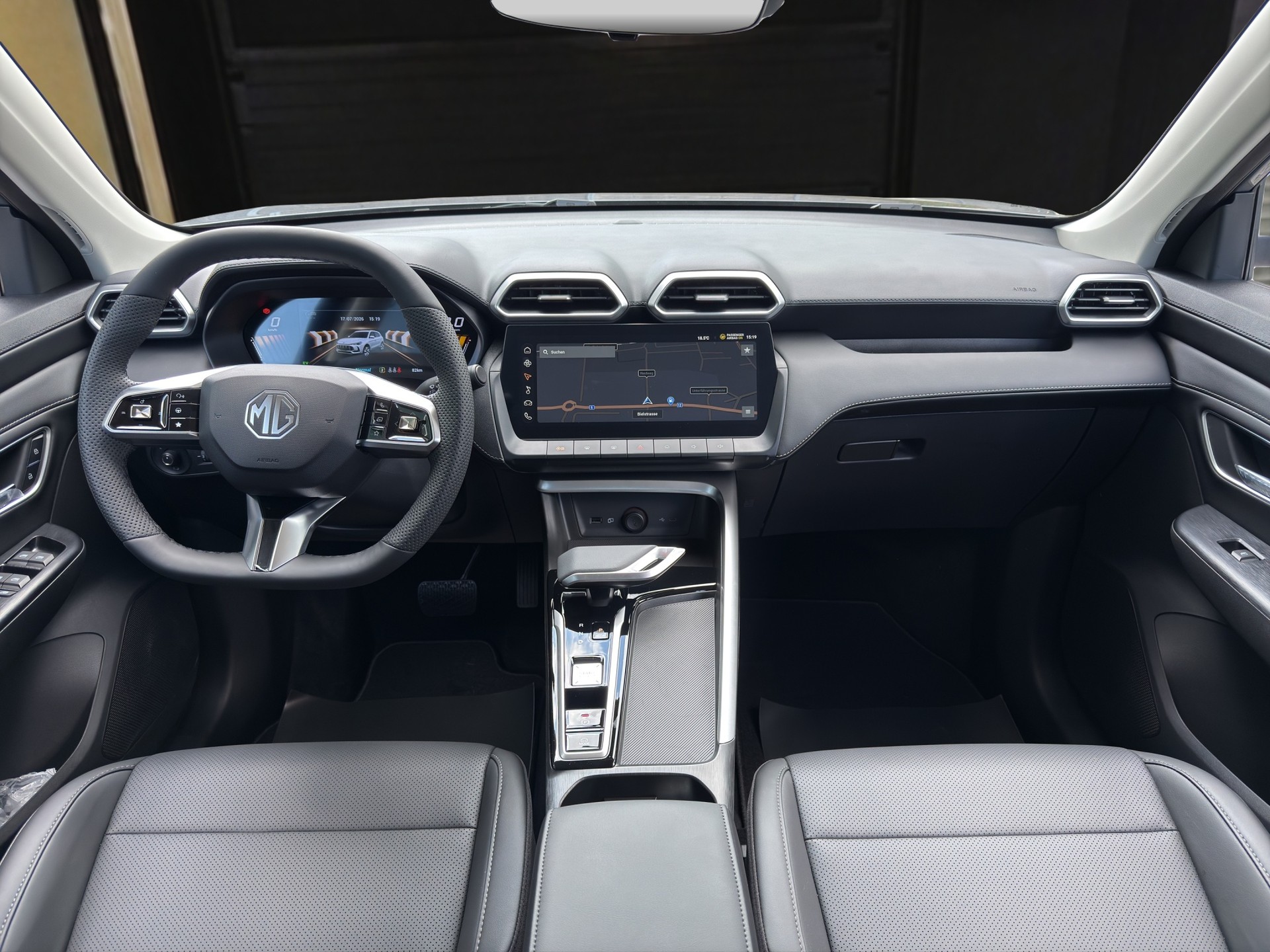 MG ZS 1.5 Hybrid+ Luxury-image-10