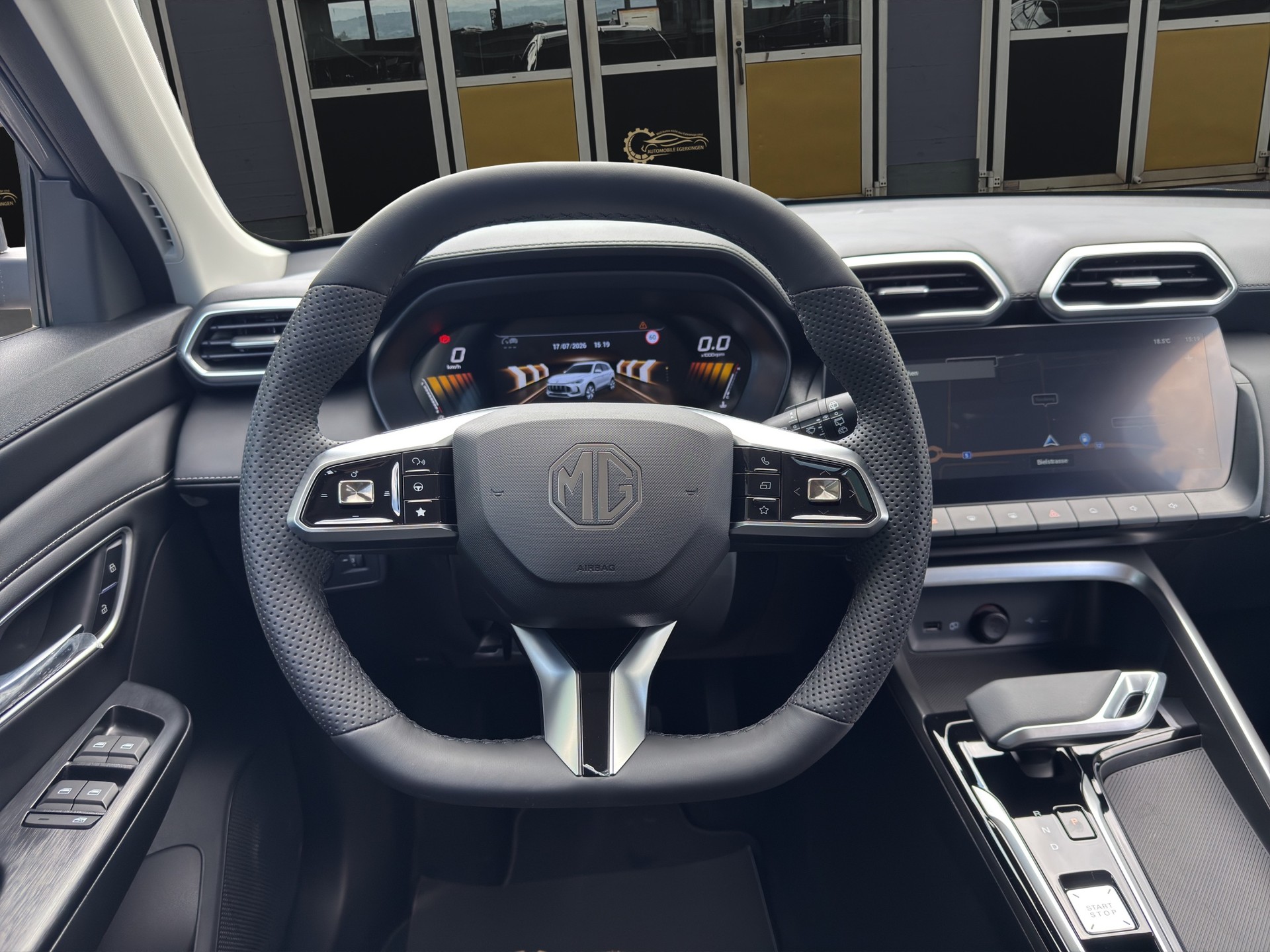 MG ZS 1.5 Hybrid+ Luxury-image-11