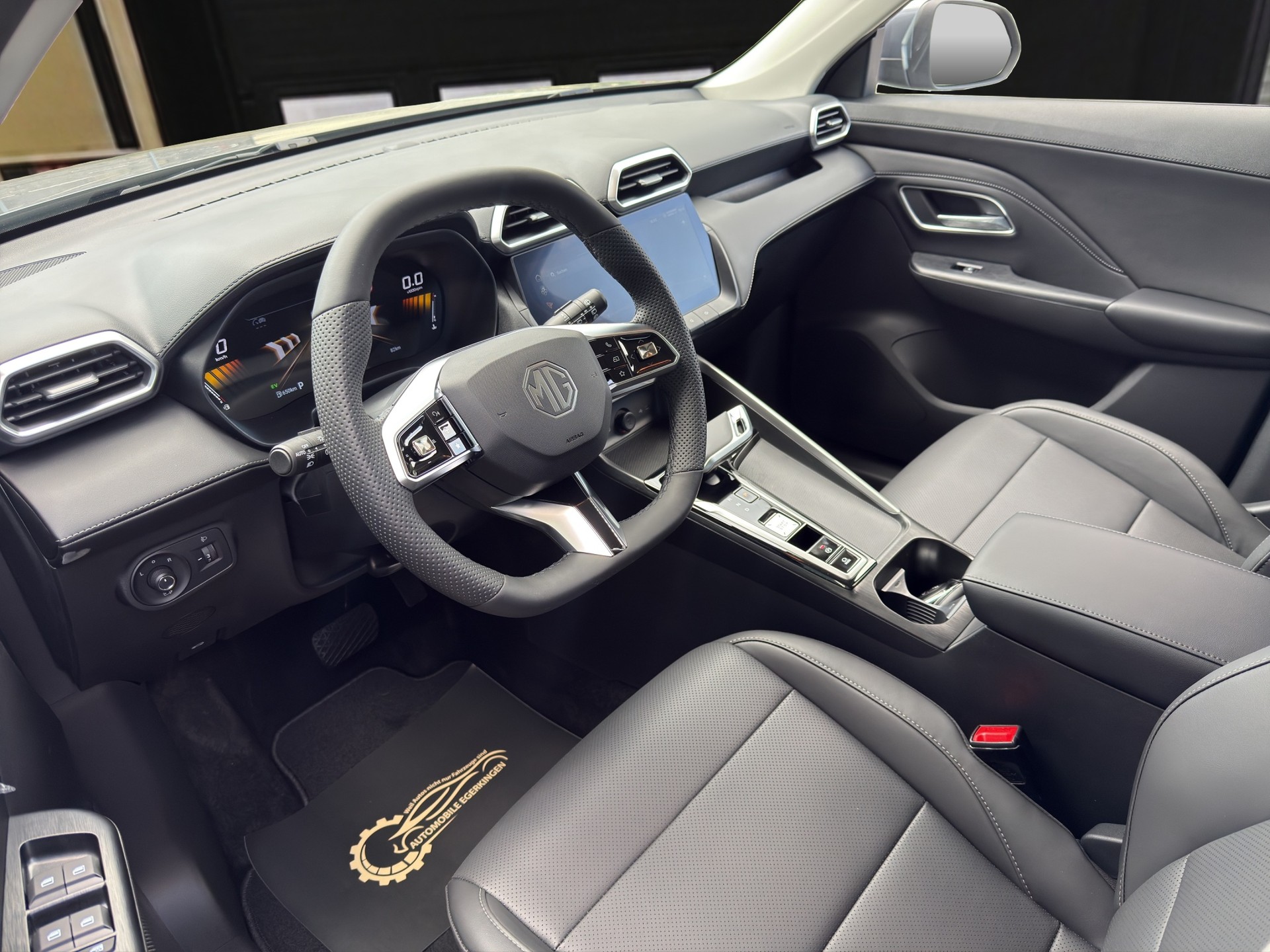 MG ZS 1.5 Hybrid+ Luxury-image-8