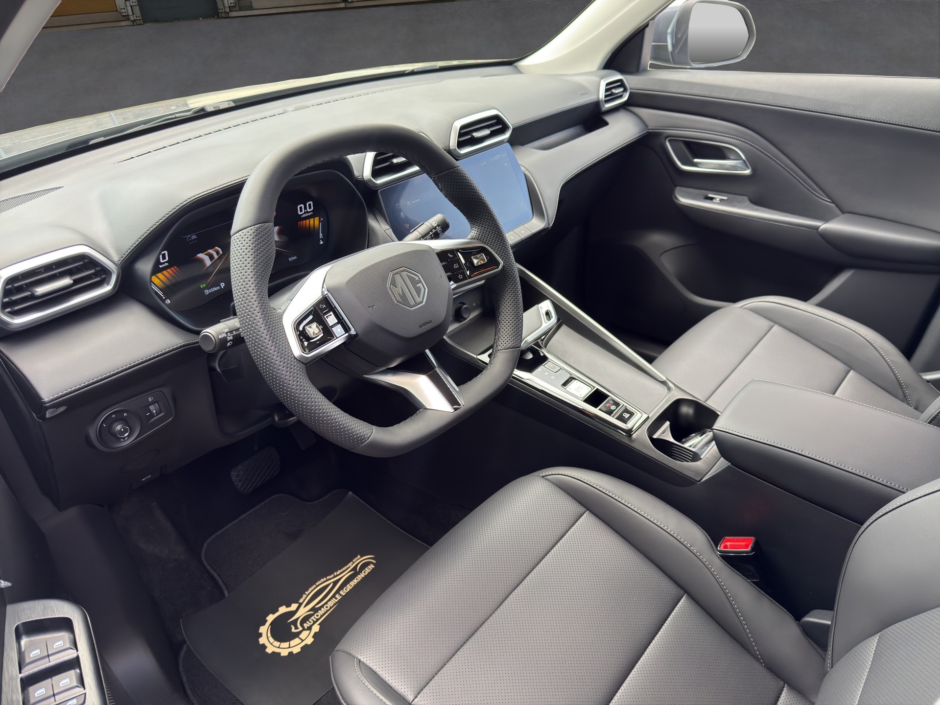 MG ZS 1.5 Hybrid+ Luxury-image-8