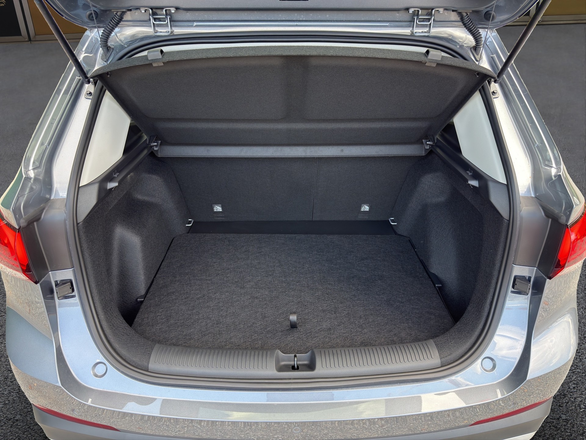 MG ZS 1.5 Hybrid+ Luxury-image-13
