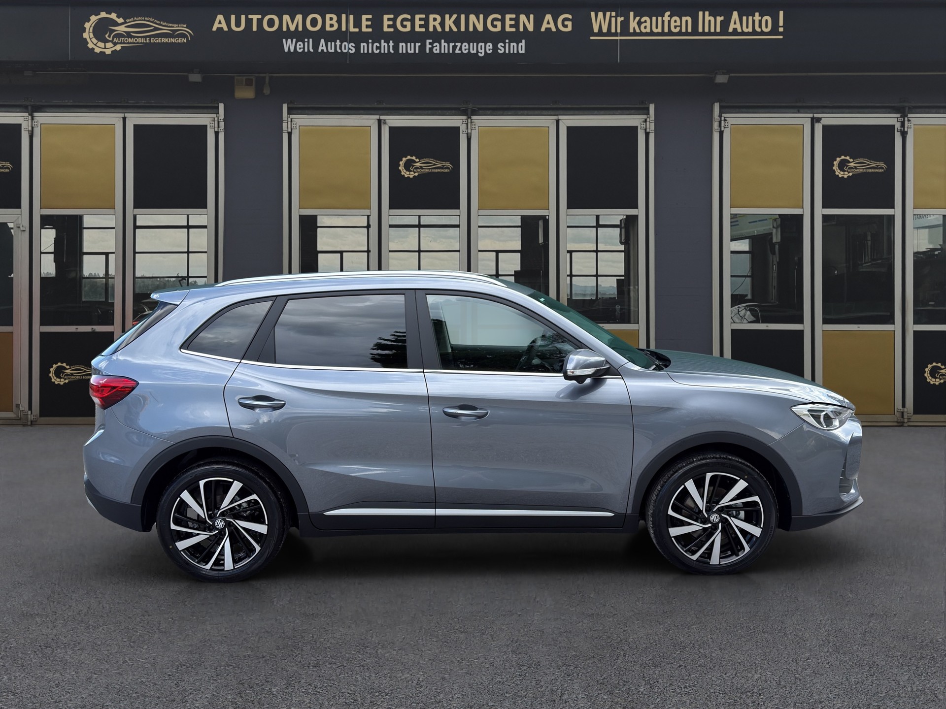 MG ZS 1.5 Hybrid+ Luxury-showroom-element-3