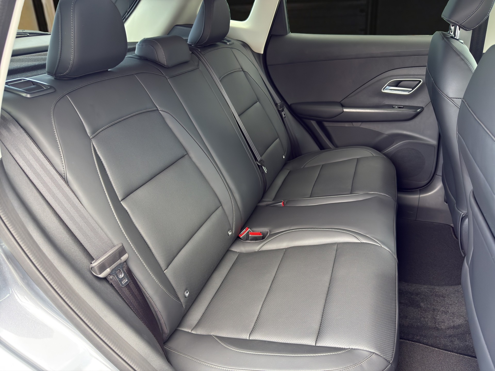 MG ZS 1.5 Hybrid+ Luxury-image-12