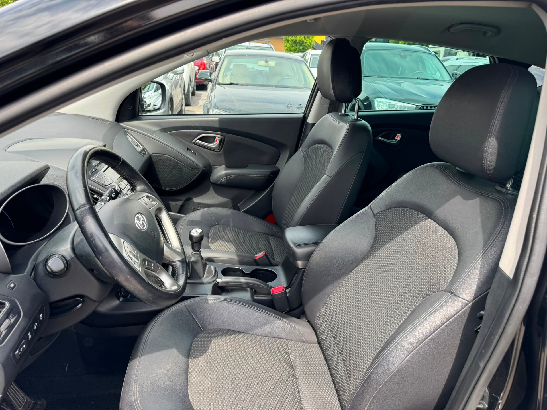 HYUNDAI iX 35 2.0 Style 4WD-image-9