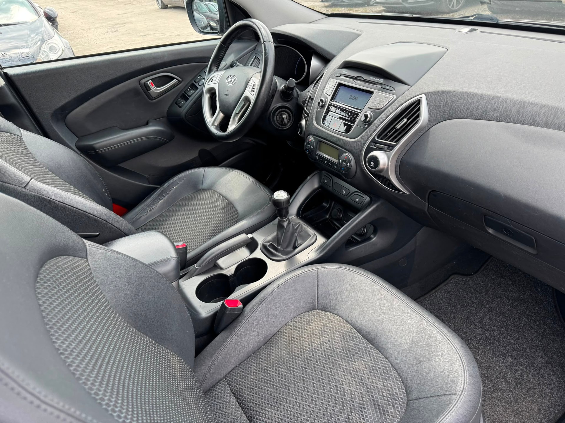 HYUNDAI iX 35 2.0 Style 4WD-image-11