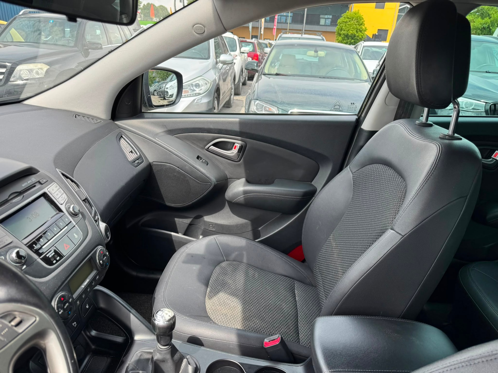 HYUNDAI iX 35 2.0 Style 4WD-image-10