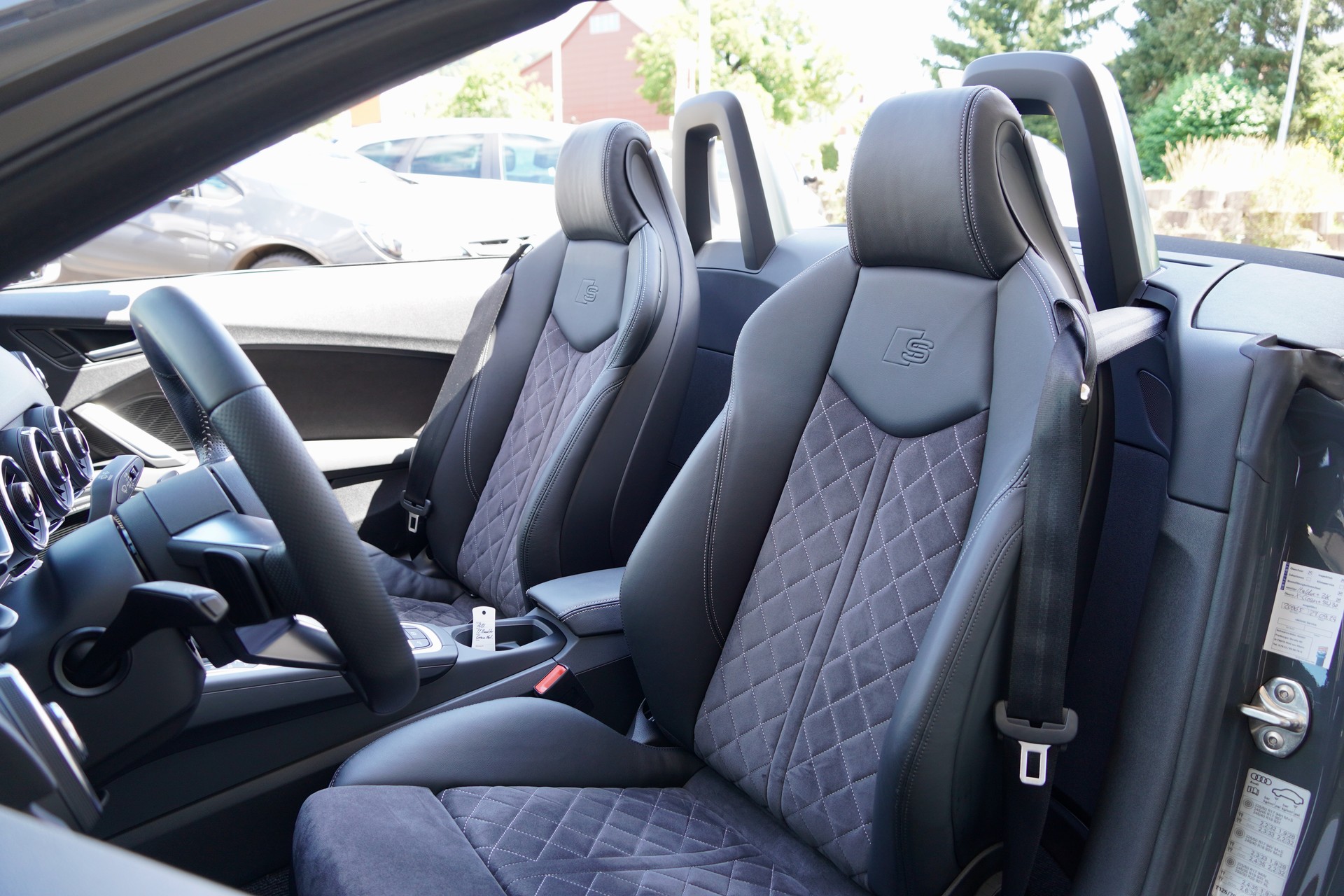 AUDI TT Roadster 2.0 TFSI quattro S-tronic-image-11