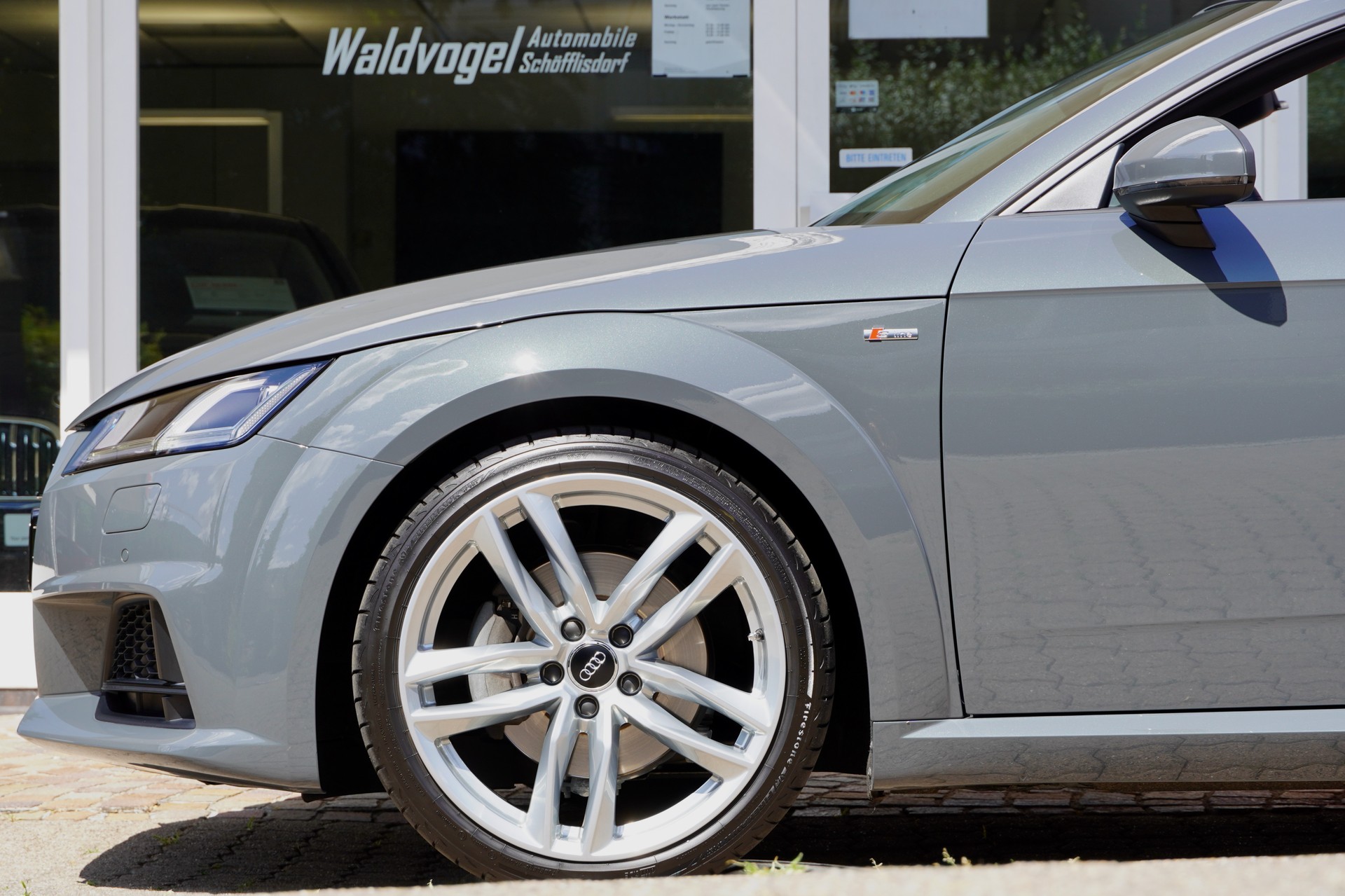 AUDI TT Roadster 2.0 TFSI quattro S-tronic-image-5