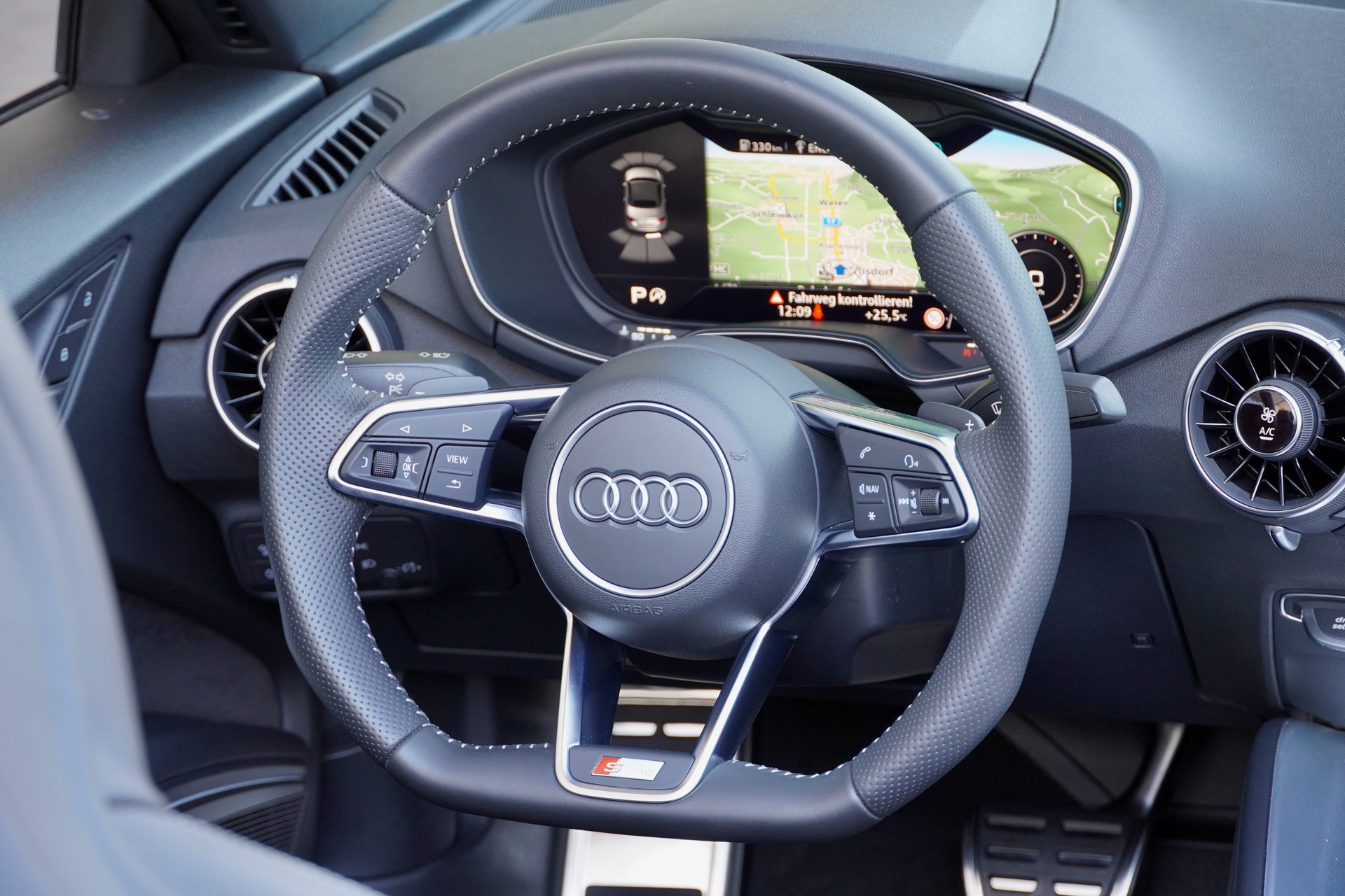 AUDI TT Roadster 2.0 TFSI quattro S-tronic-image-15