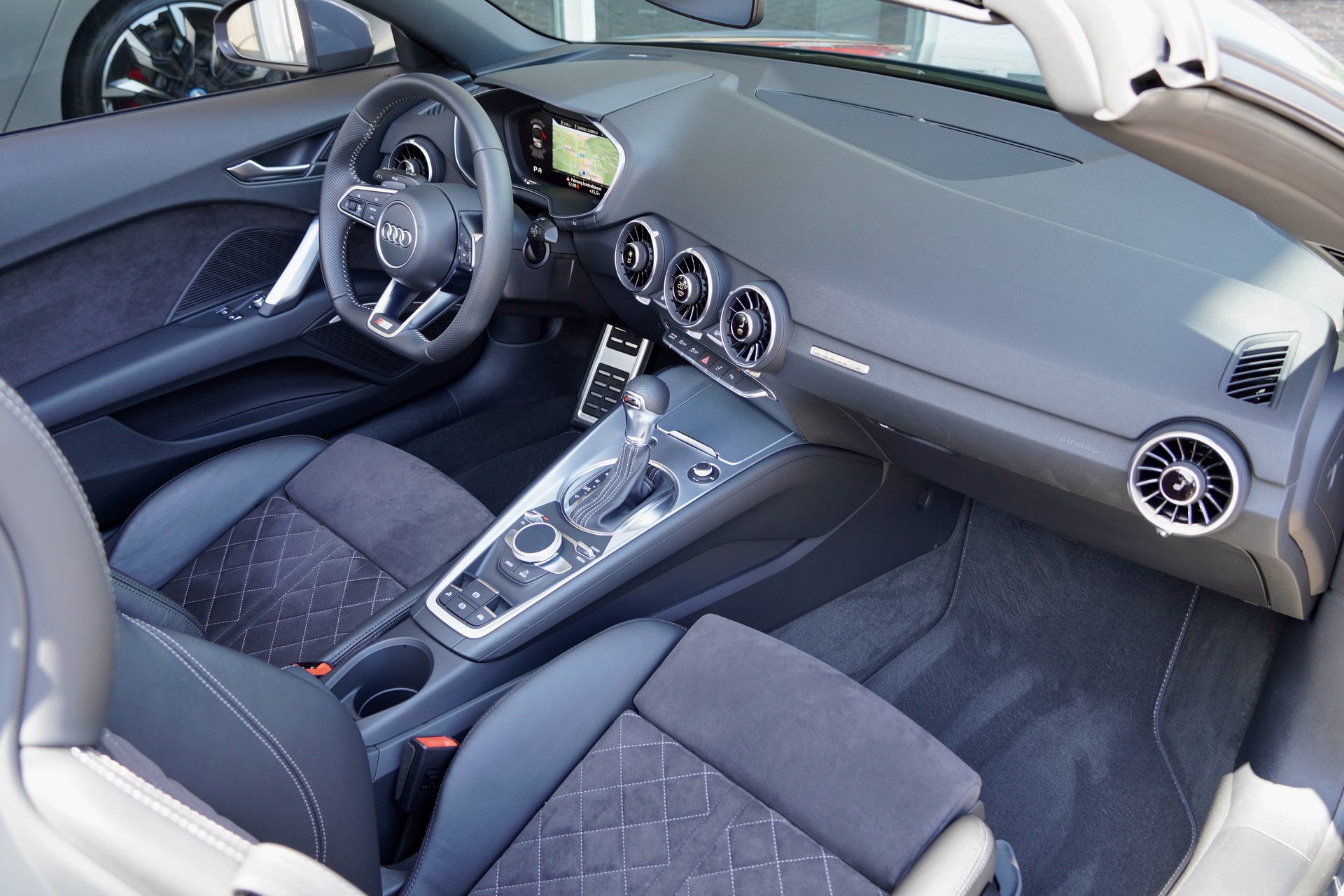 AUDI TT Roadster 2.0 TFSI quattro S-tronic-image-14