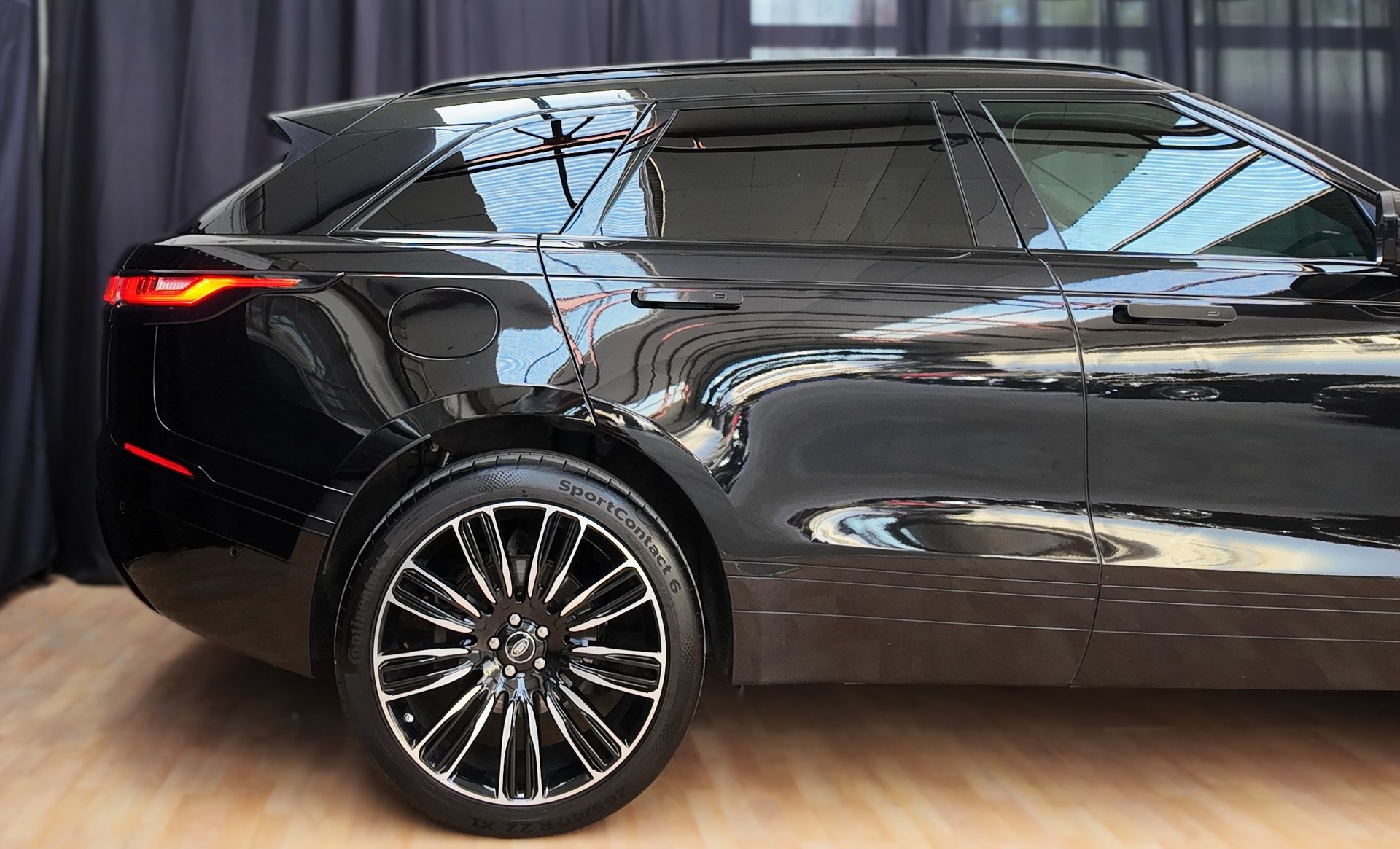 LAND ROVER Range Rover Velar R-Dynamic P 250 Automatic-image-4