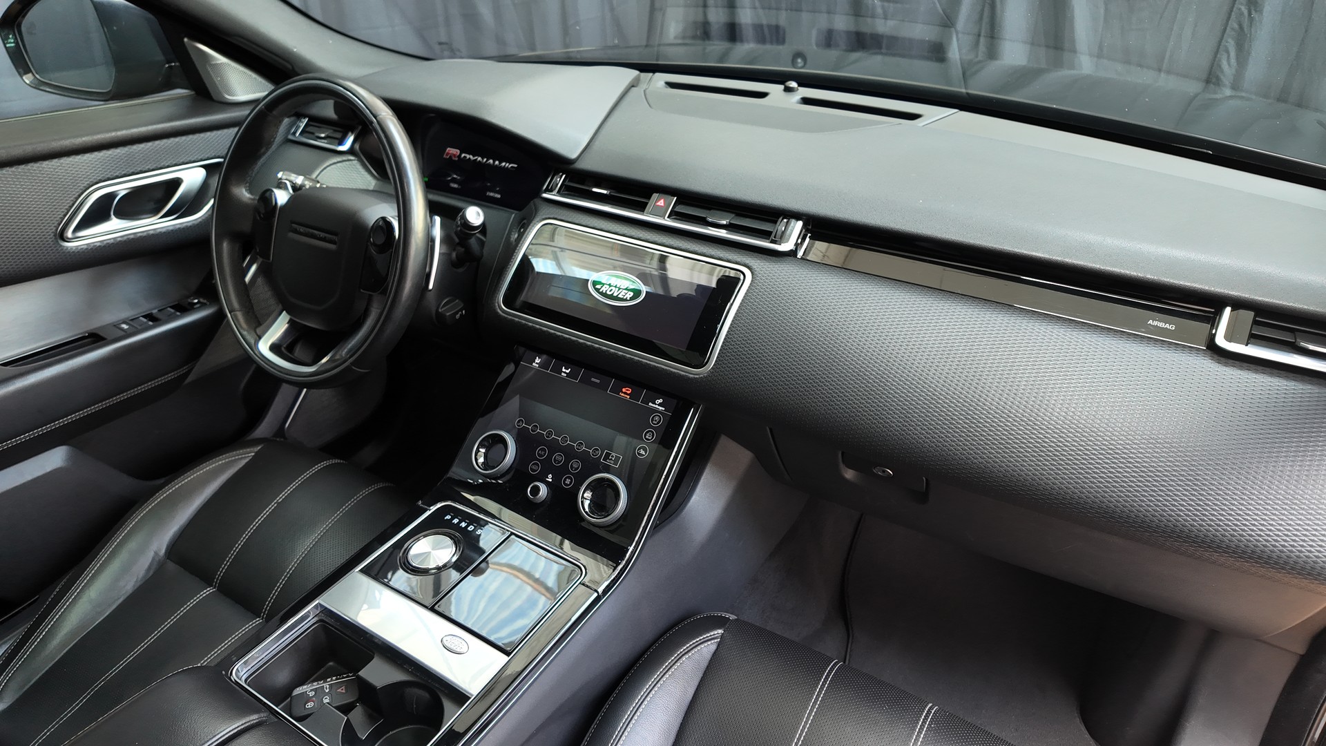LAND ROVER Range Rover Velar R-Dynamic P 250 Automatic-image-6