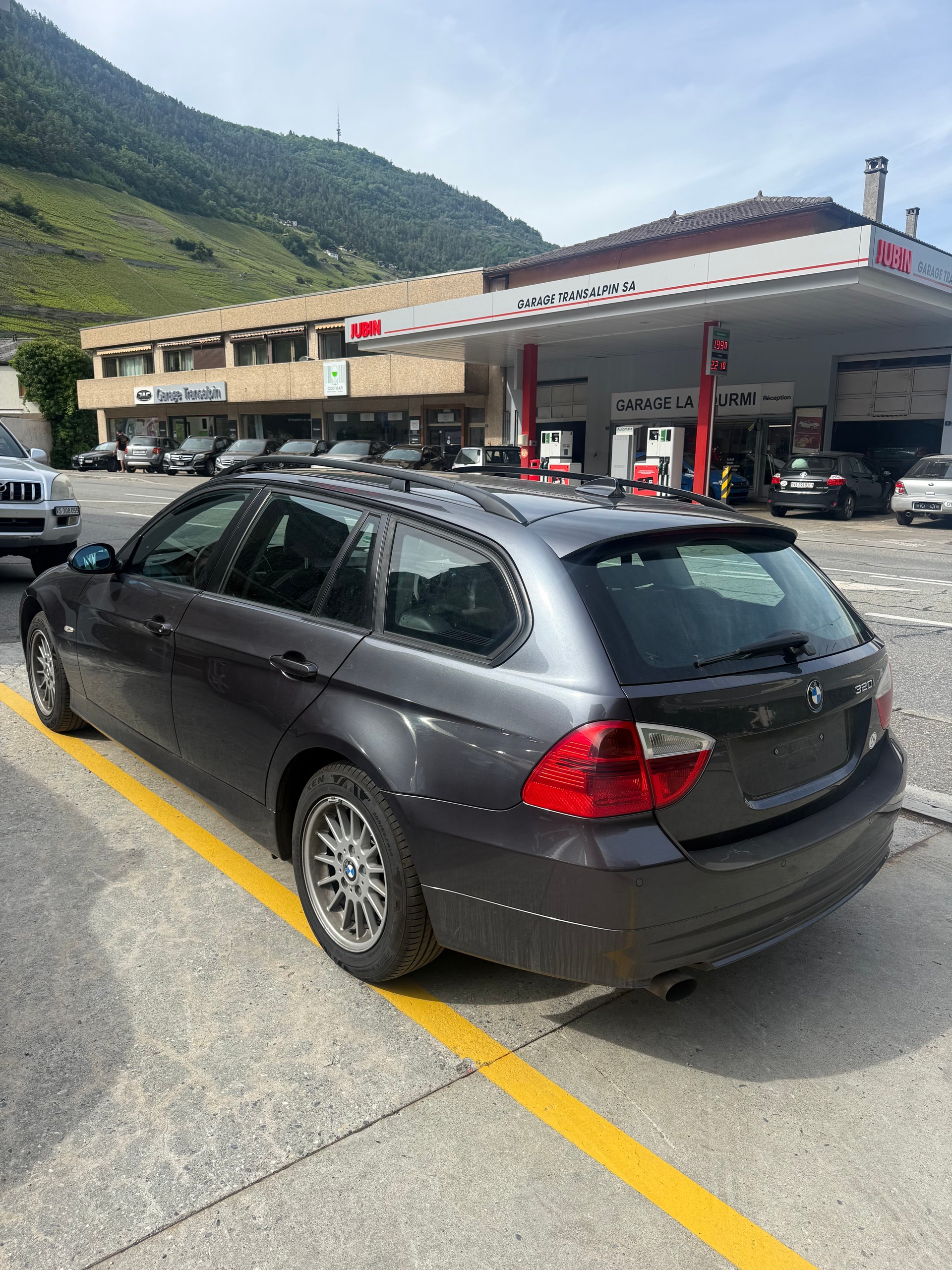 BMW 320i Touring-image-4