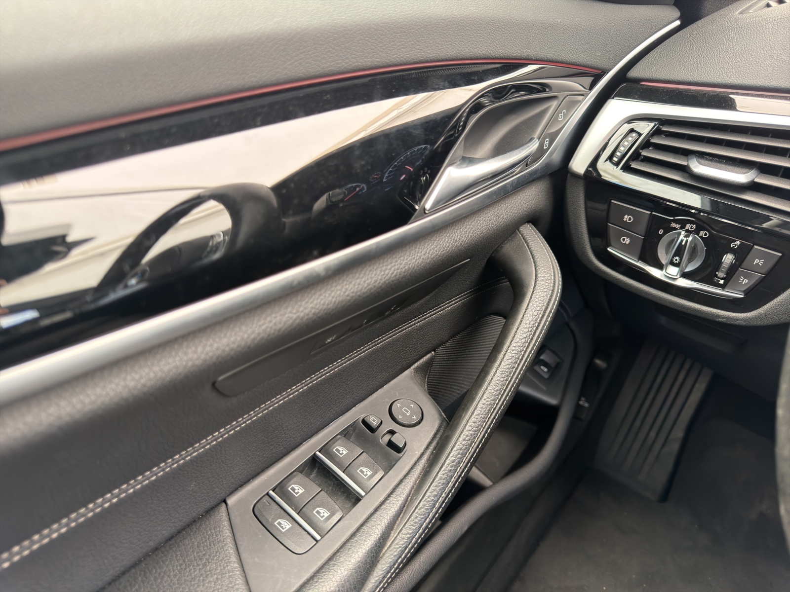 BMW 530i xDrive Steptronic Sport Line (CH)-image-15