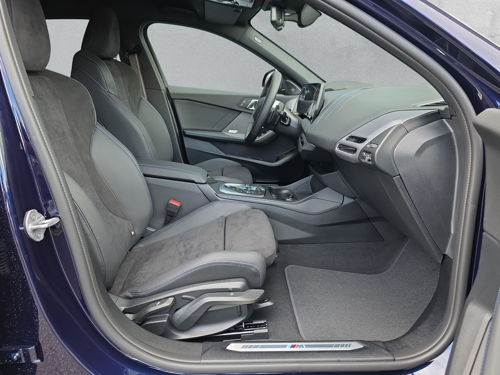 BMW 123 xDrive M Sport Pro Steptronic-image-6