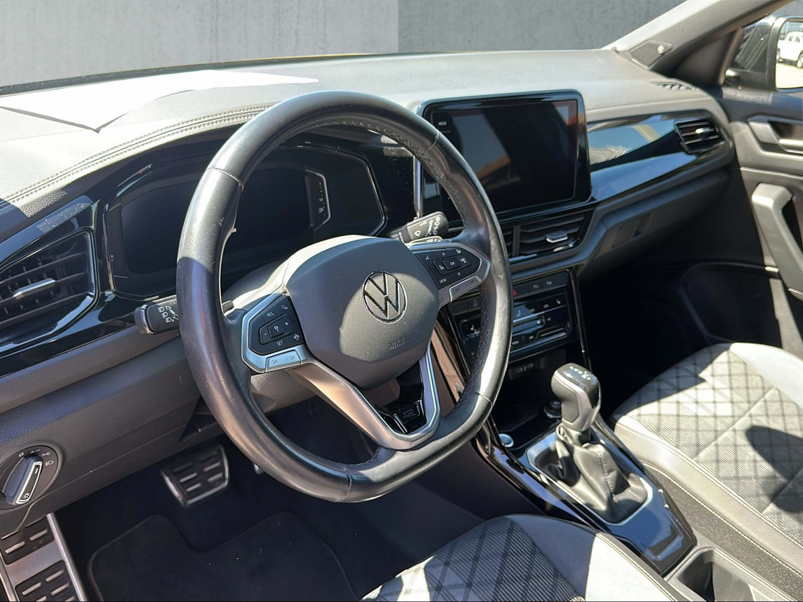 VW T-Roc 1.5 TSI EVO R-Line DSG-image-2
