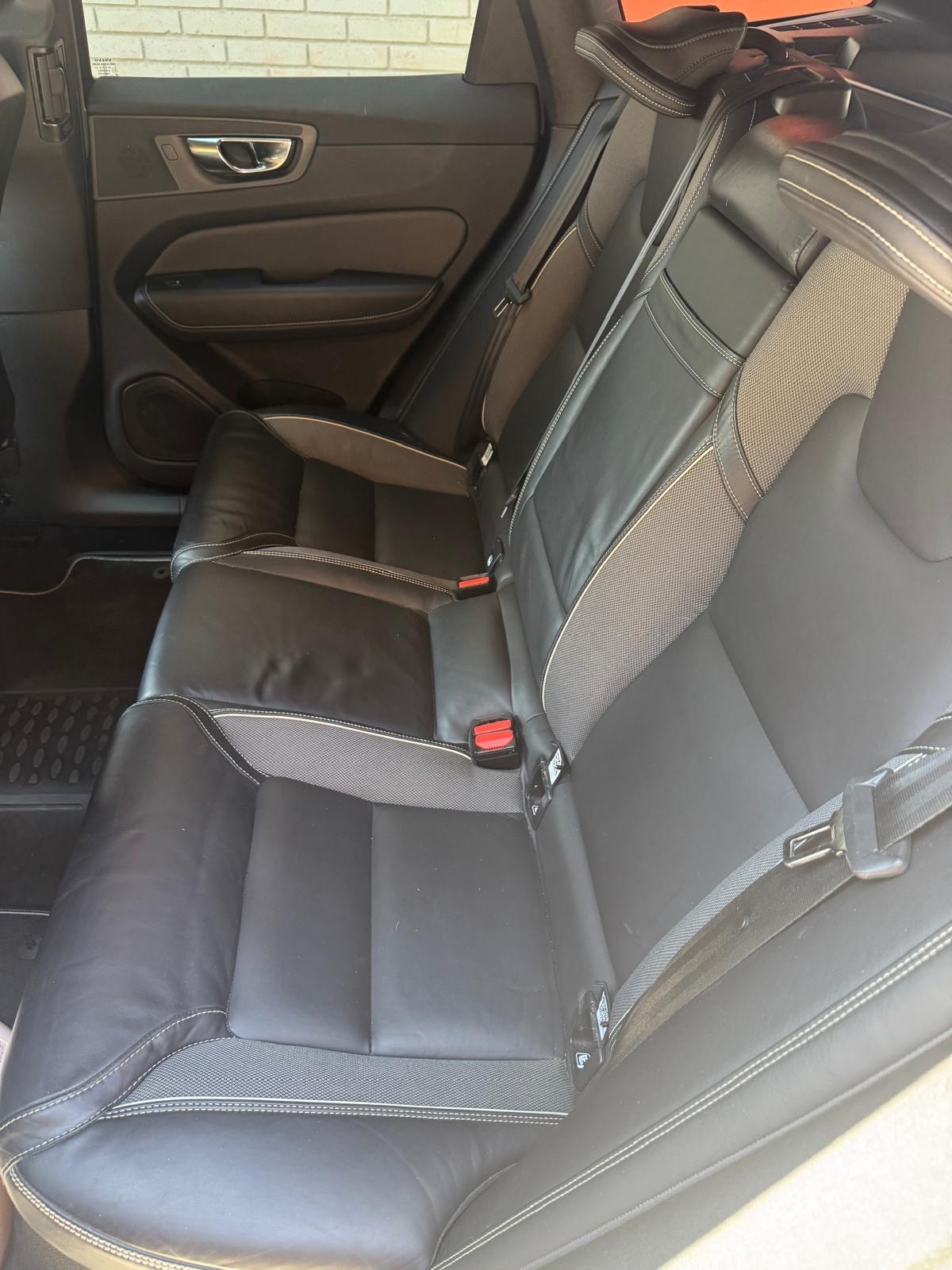 VOLVO XC60 D5 AWD R-Design Geartronic-image-10