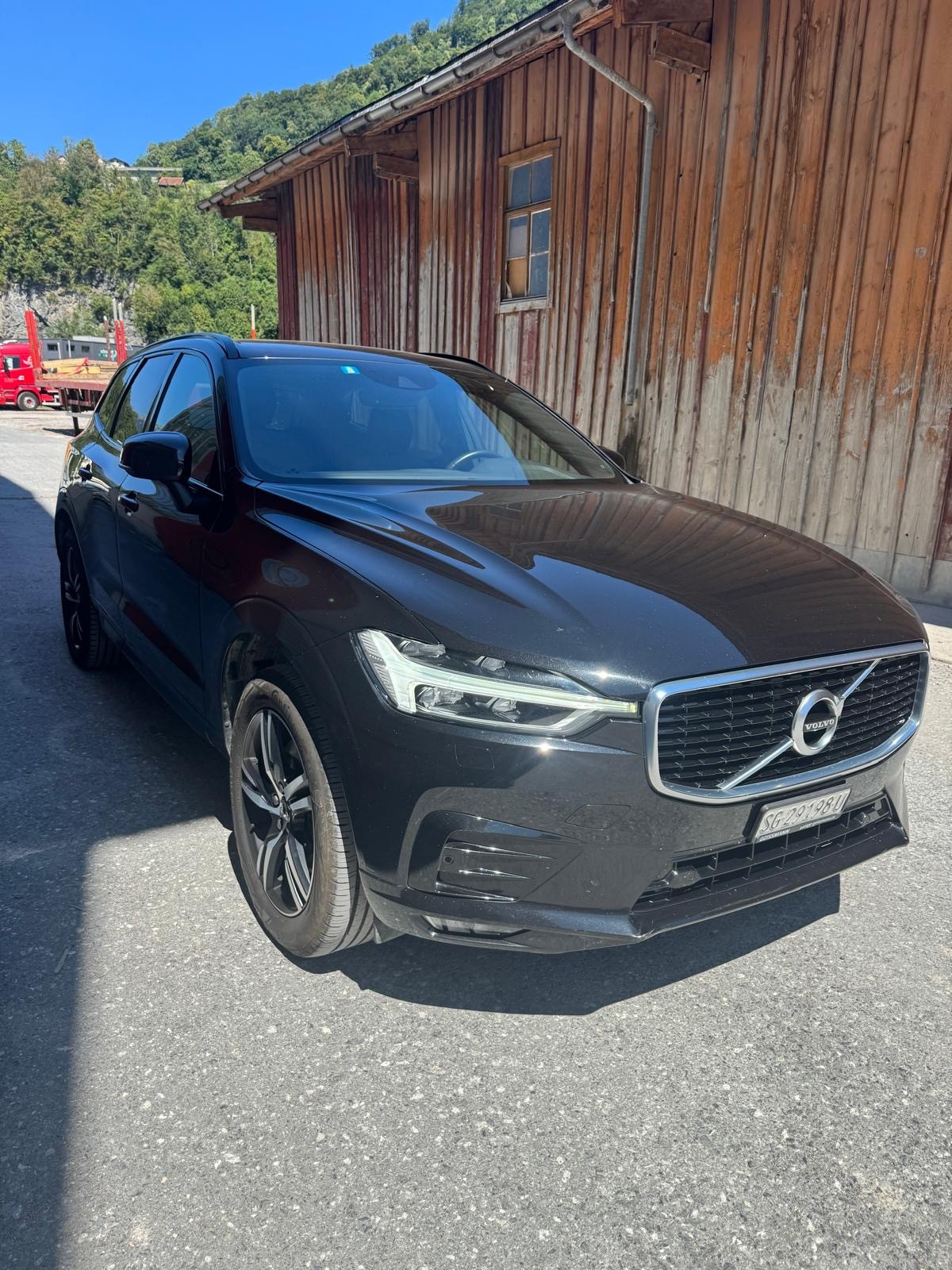 VOLVO XC60 D5 AWD R-Design Geartronic-image-2