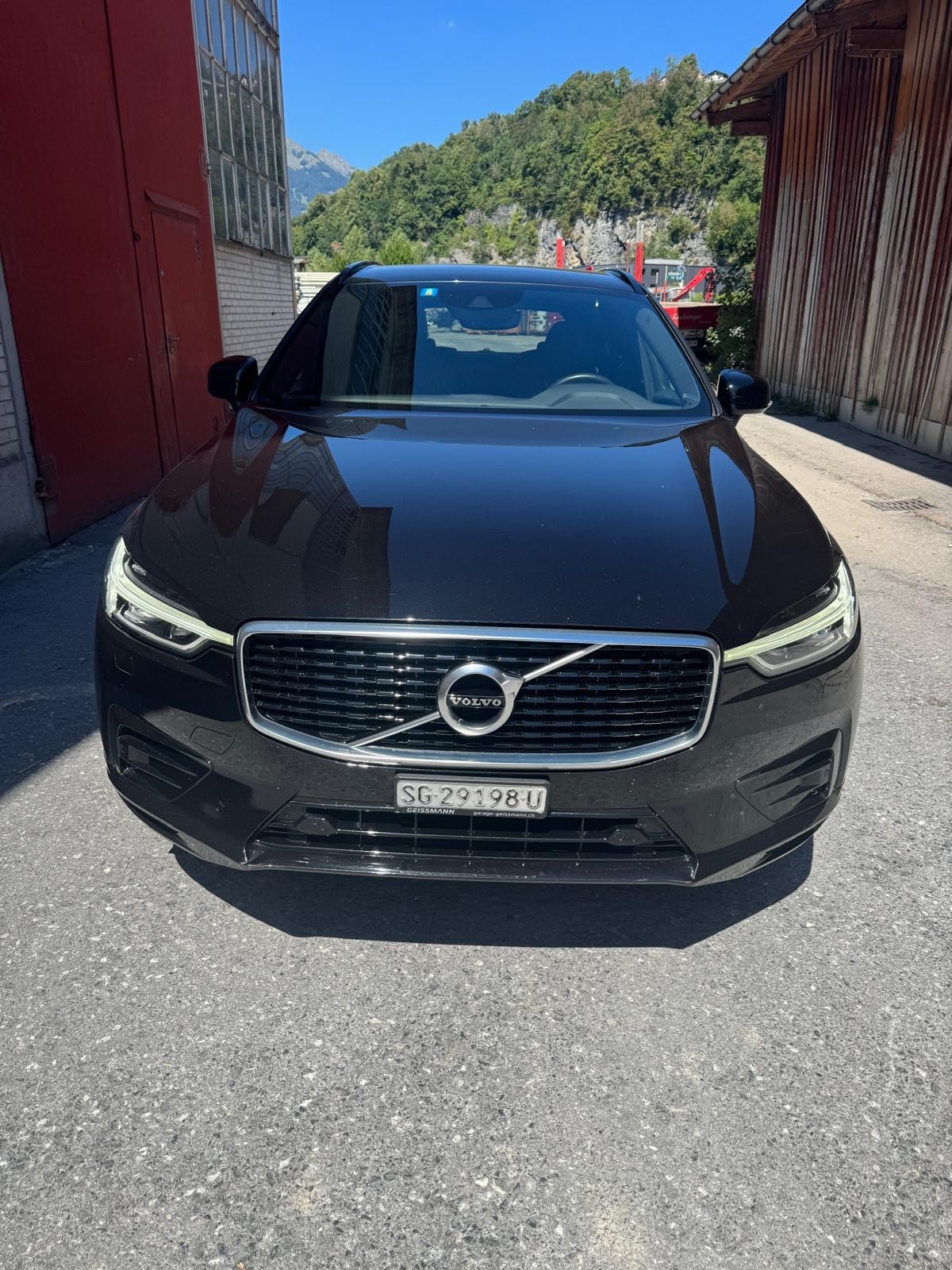 VOLVO XC60 D5 AWD R-Design Geartronic-image-1