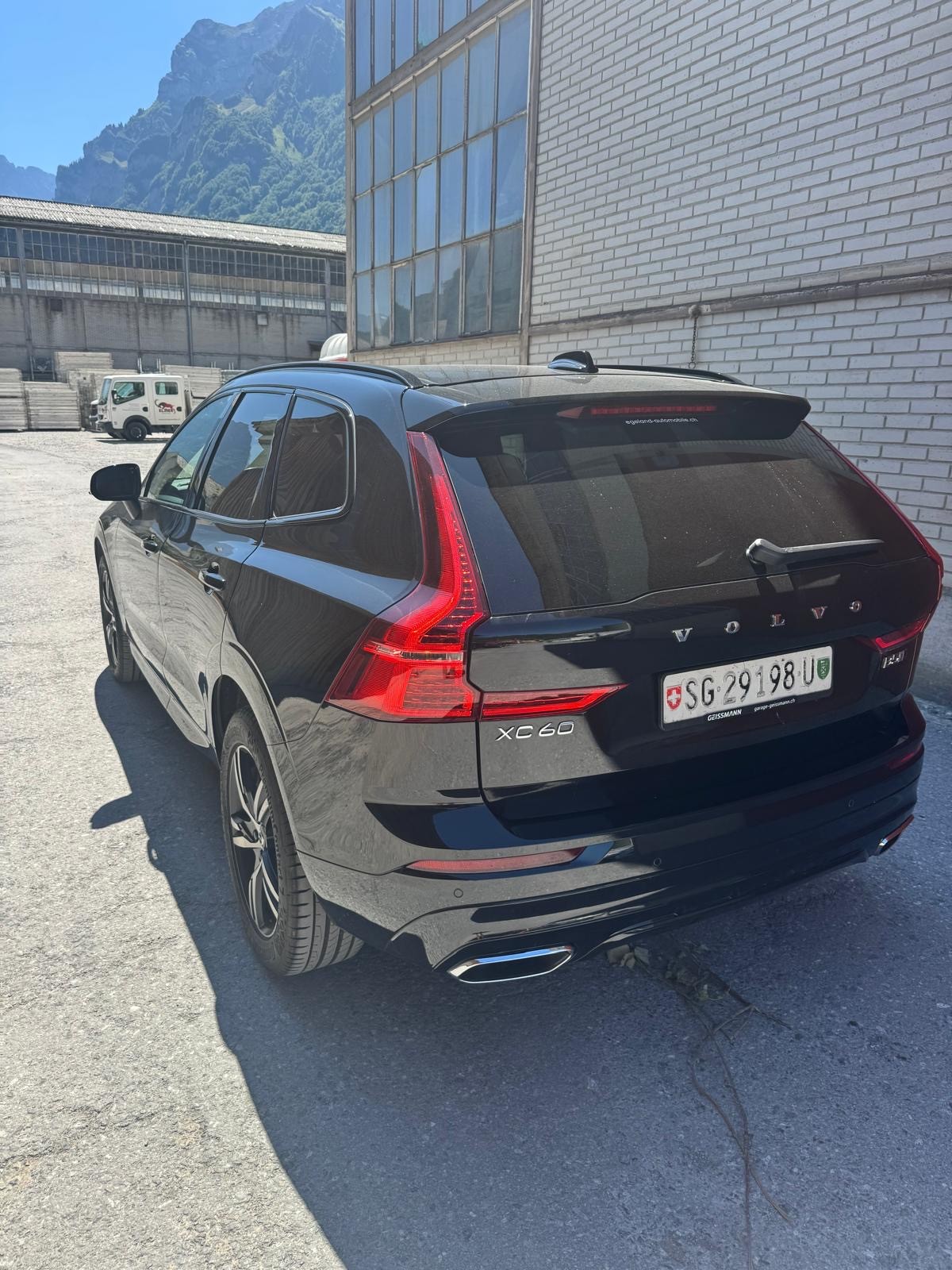 VOLVO XC60 D5 AWD R-Design Geartronic-image-5